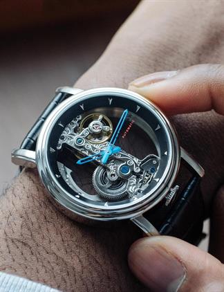 EARNSHAW ES-8225-01 Erkek Kol Saati