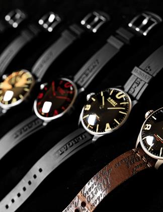 U-BOAT 8463/C Erkek Kol Saati