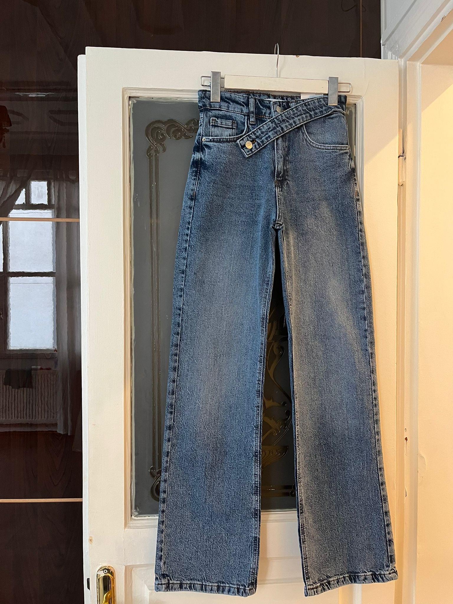 Açık Mavi Düğme Detaylı Jean Pantolon