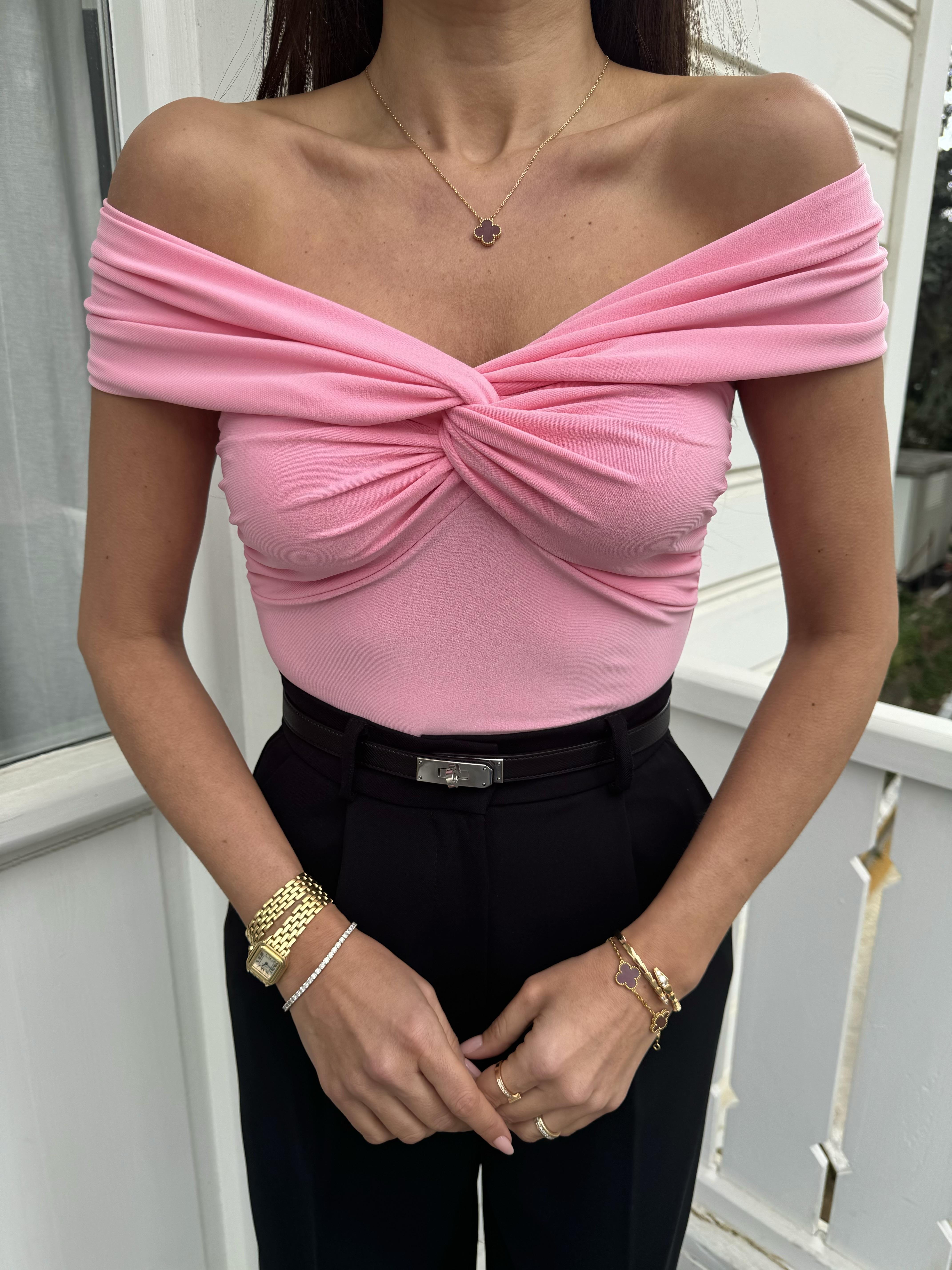 Açık Pembe Kısa Kollu Madonna Yaka Bluz