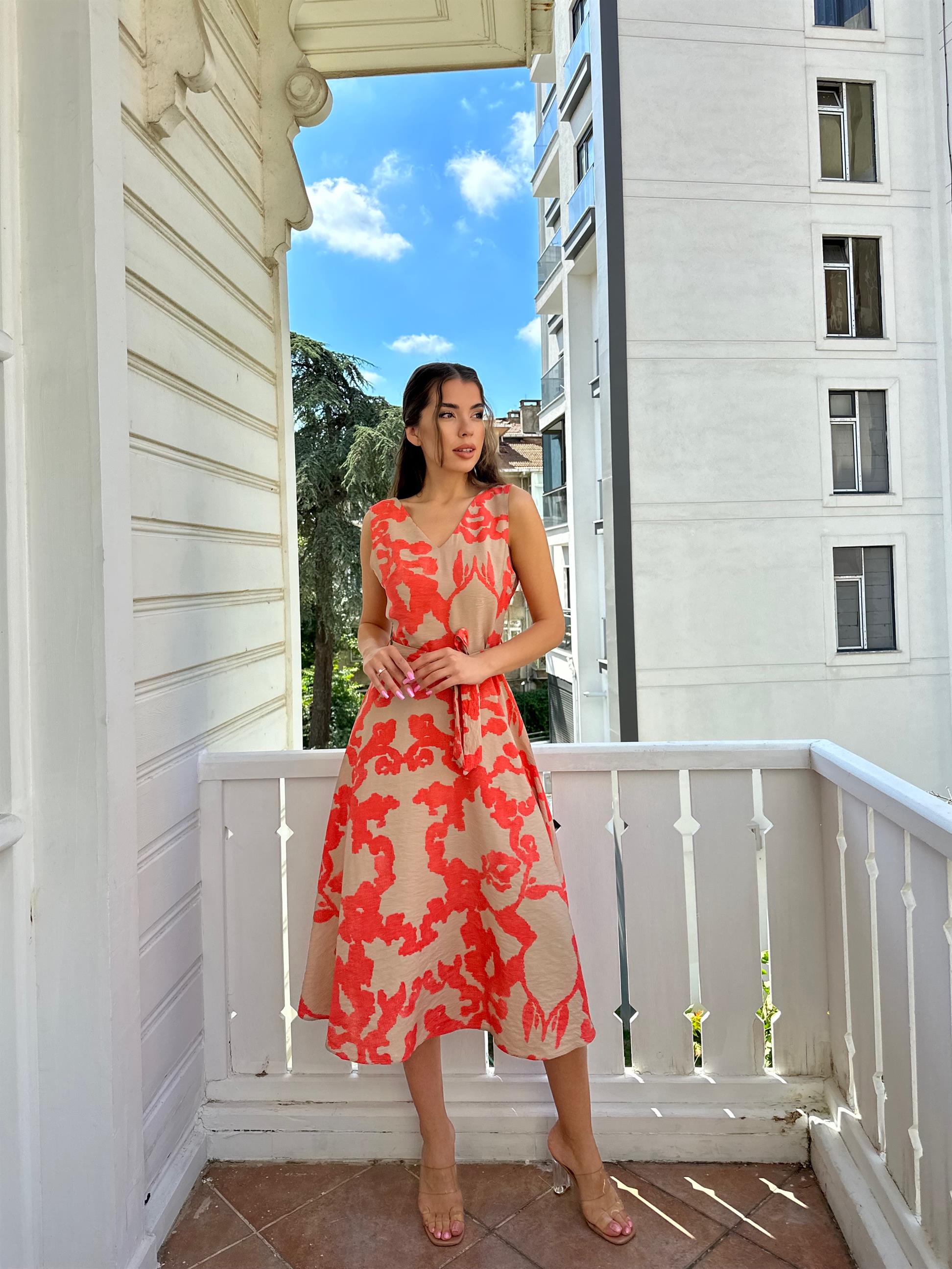 Bej Kolsuz Turuncu Desenli Midi Elbise