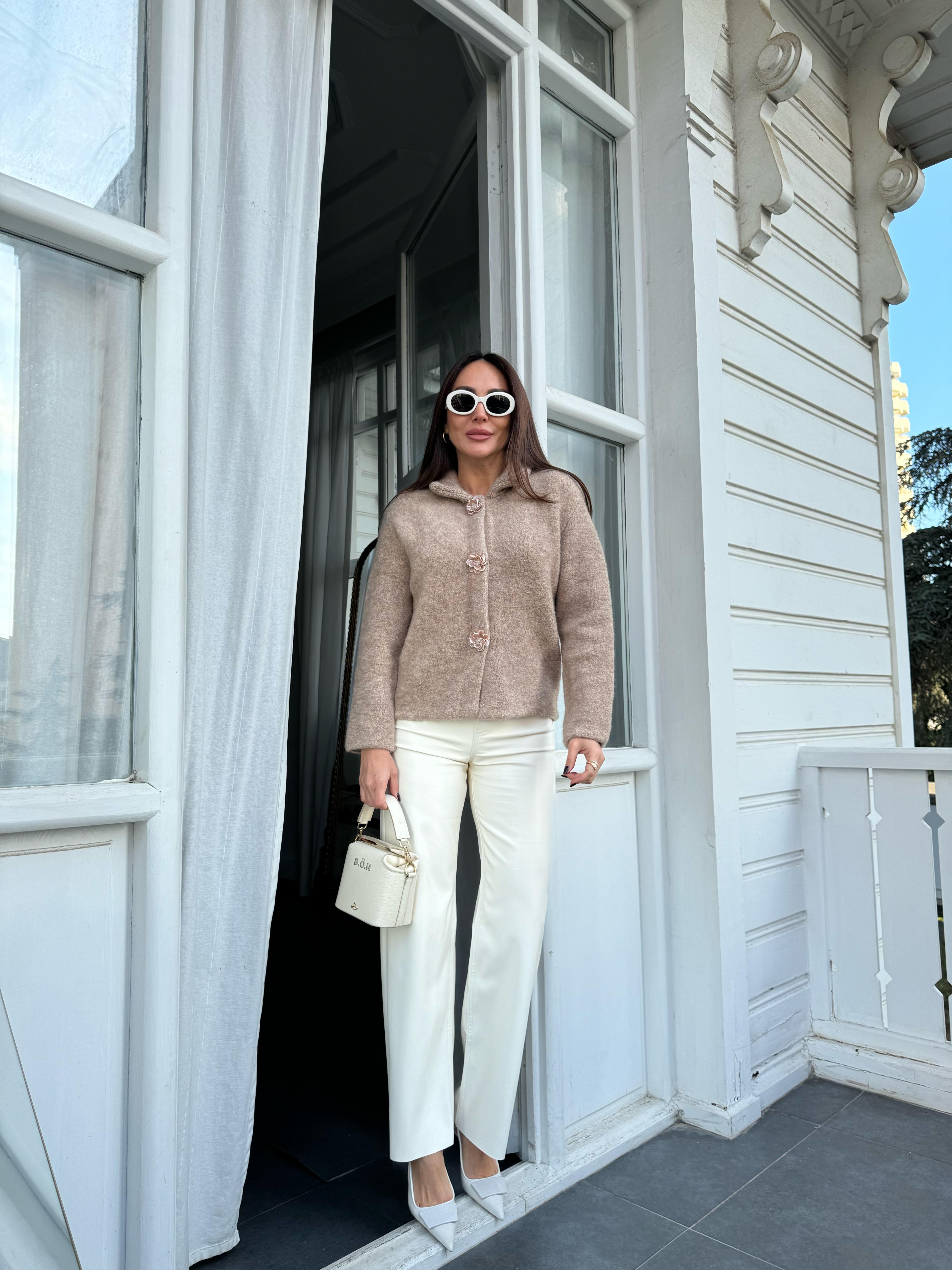 Bej Polo Yaka Çicek Çıtçıtlı Triko Hırka