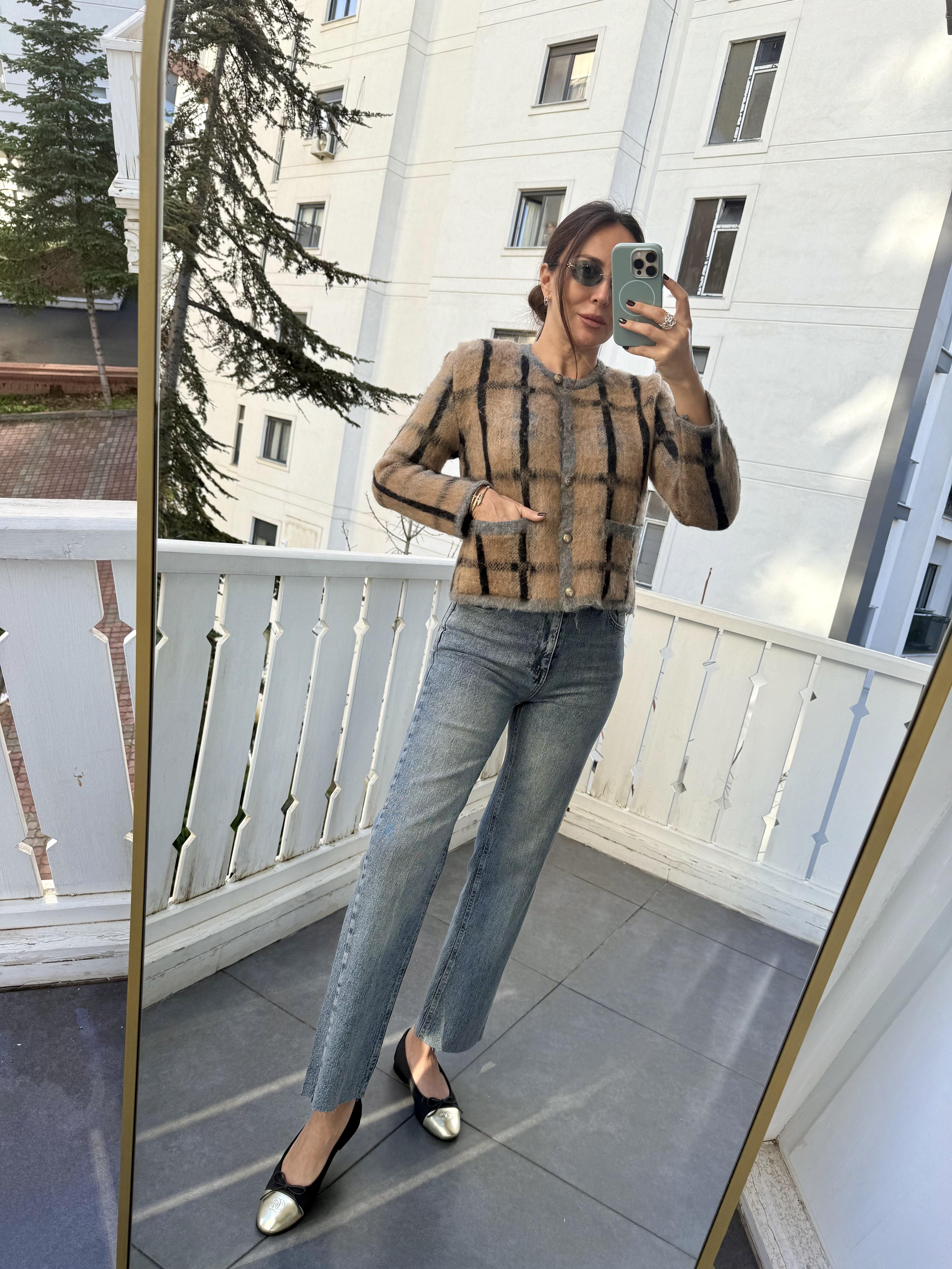 Bej Sıfır Yaka Kareli Hırka