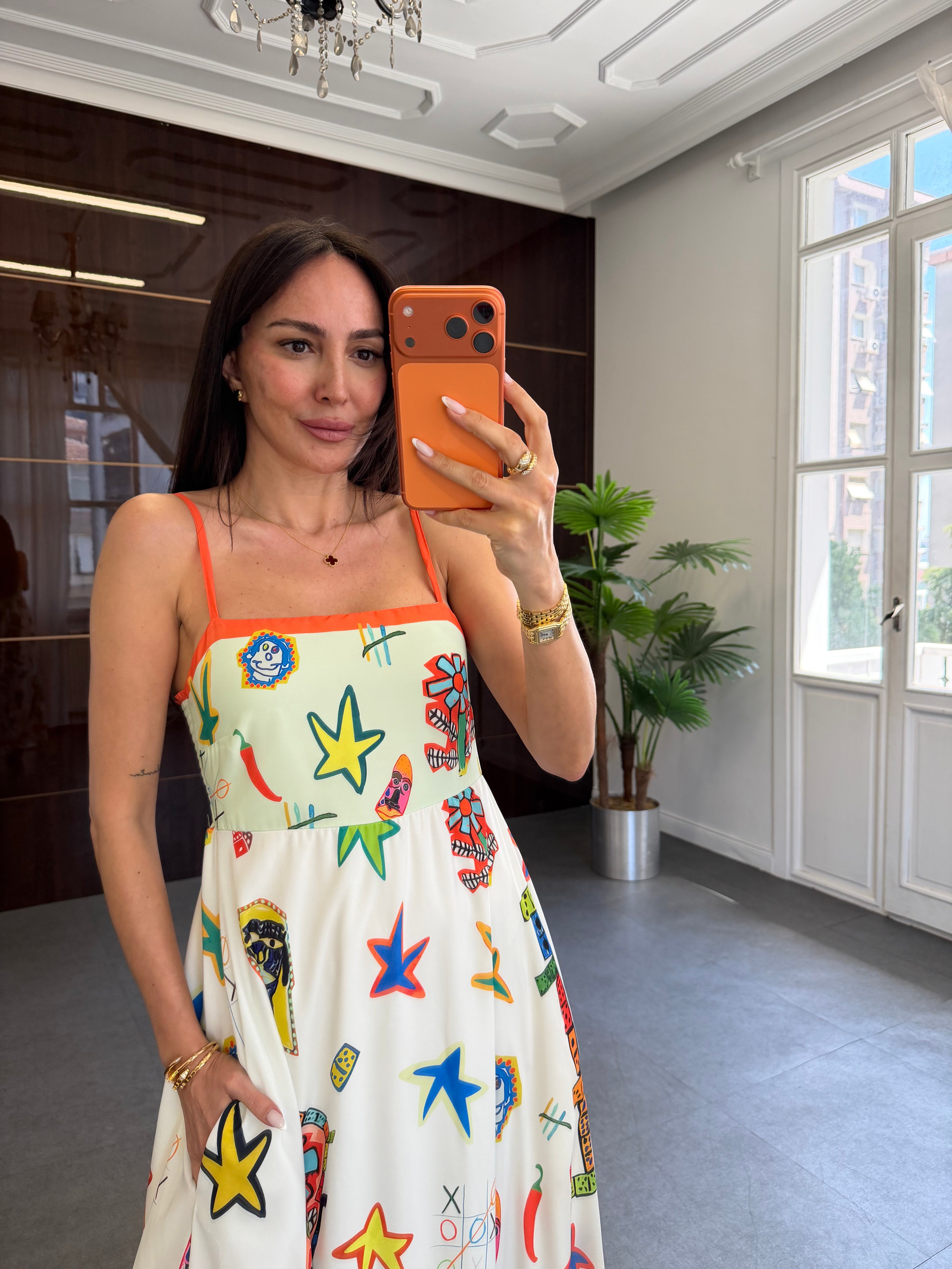 Beyaz Askılı Karışık Desenli Elbise