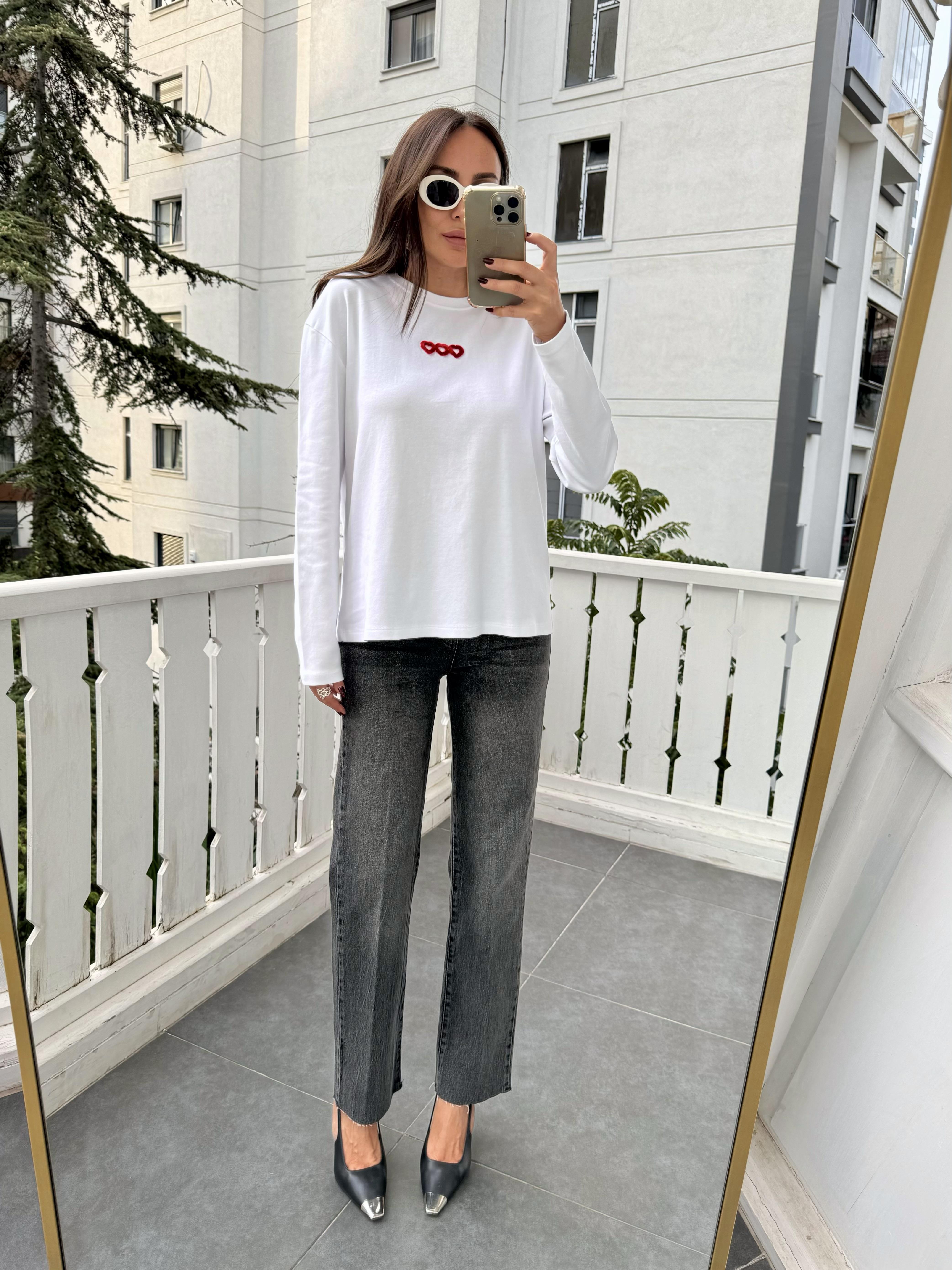Beyaz Baskı Nakışlı Uzun Kollu Bluz