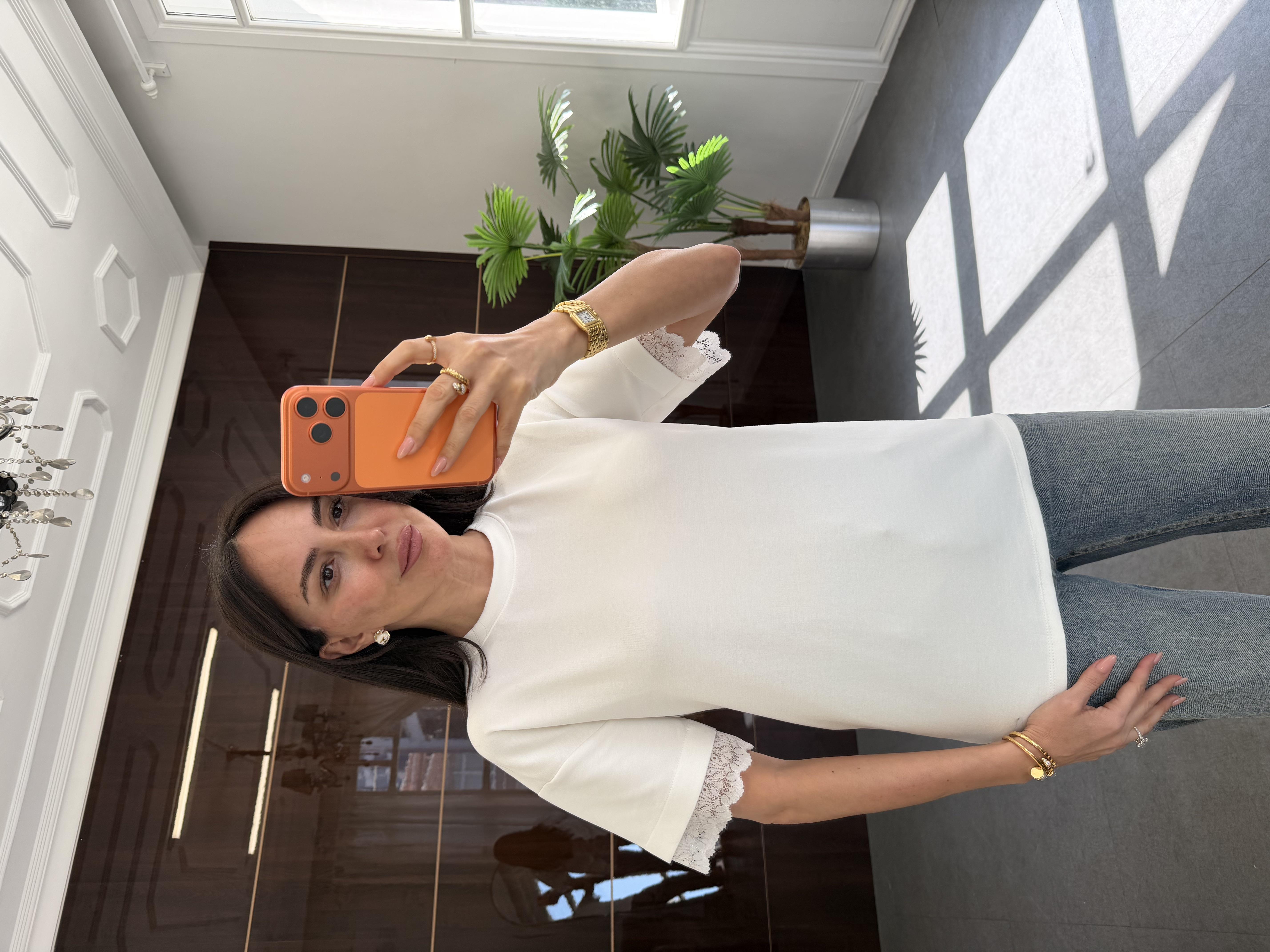 Beyaz Dantel Tasarımlı Tişört