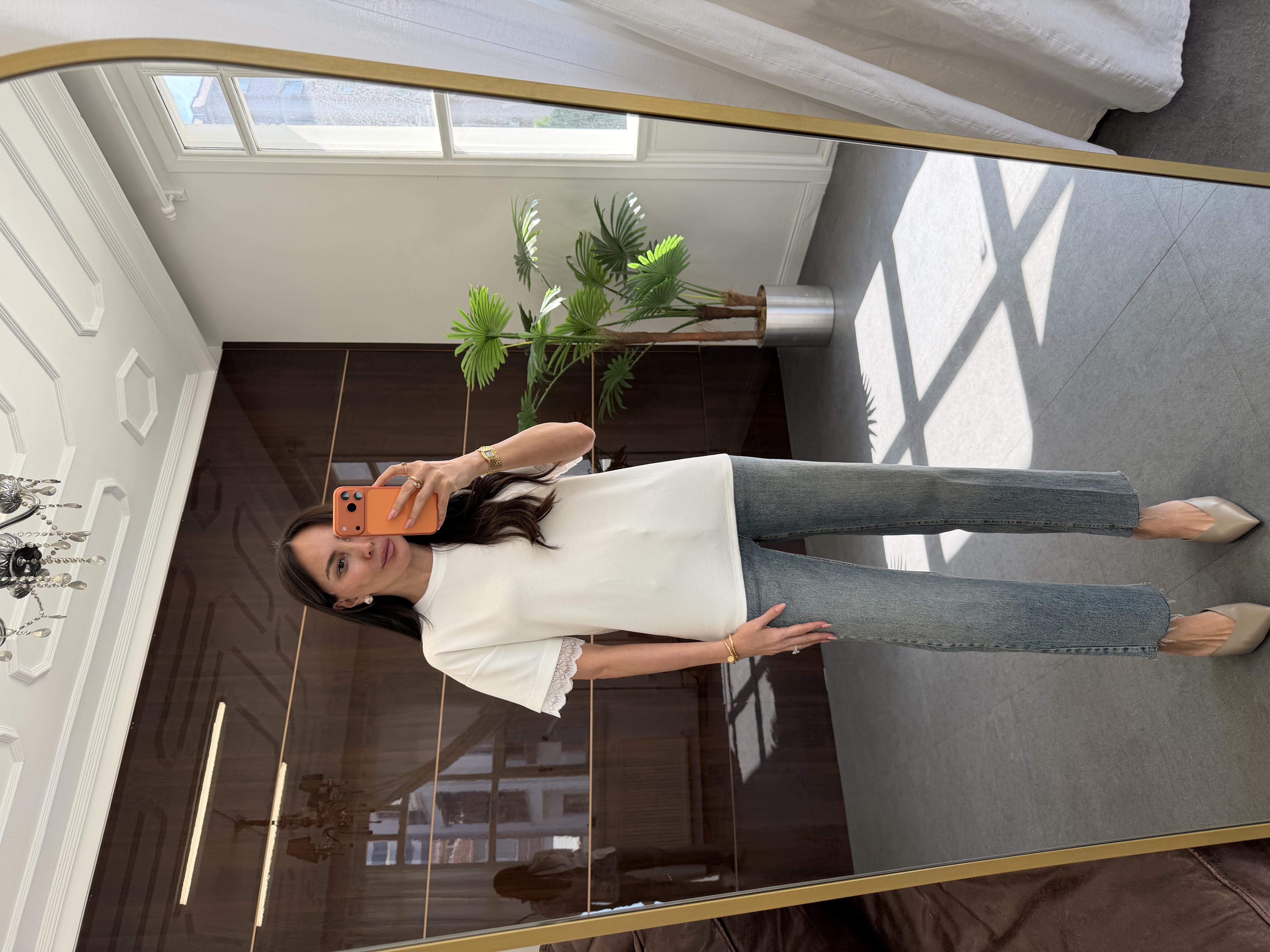 Beyaz Dantel Tasarımlı Tişört