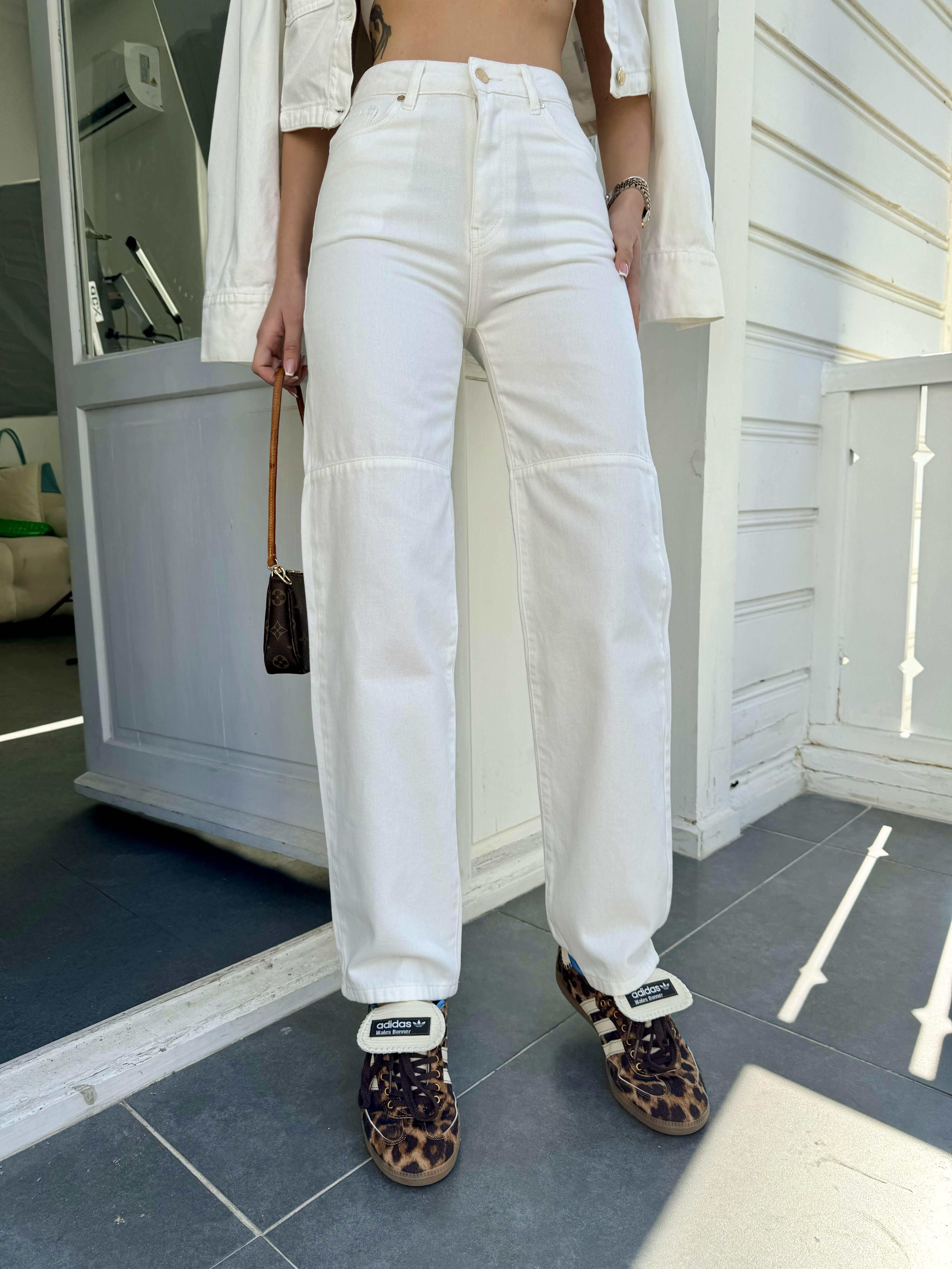 Beyaz Dizi Dikişli Straight Jean