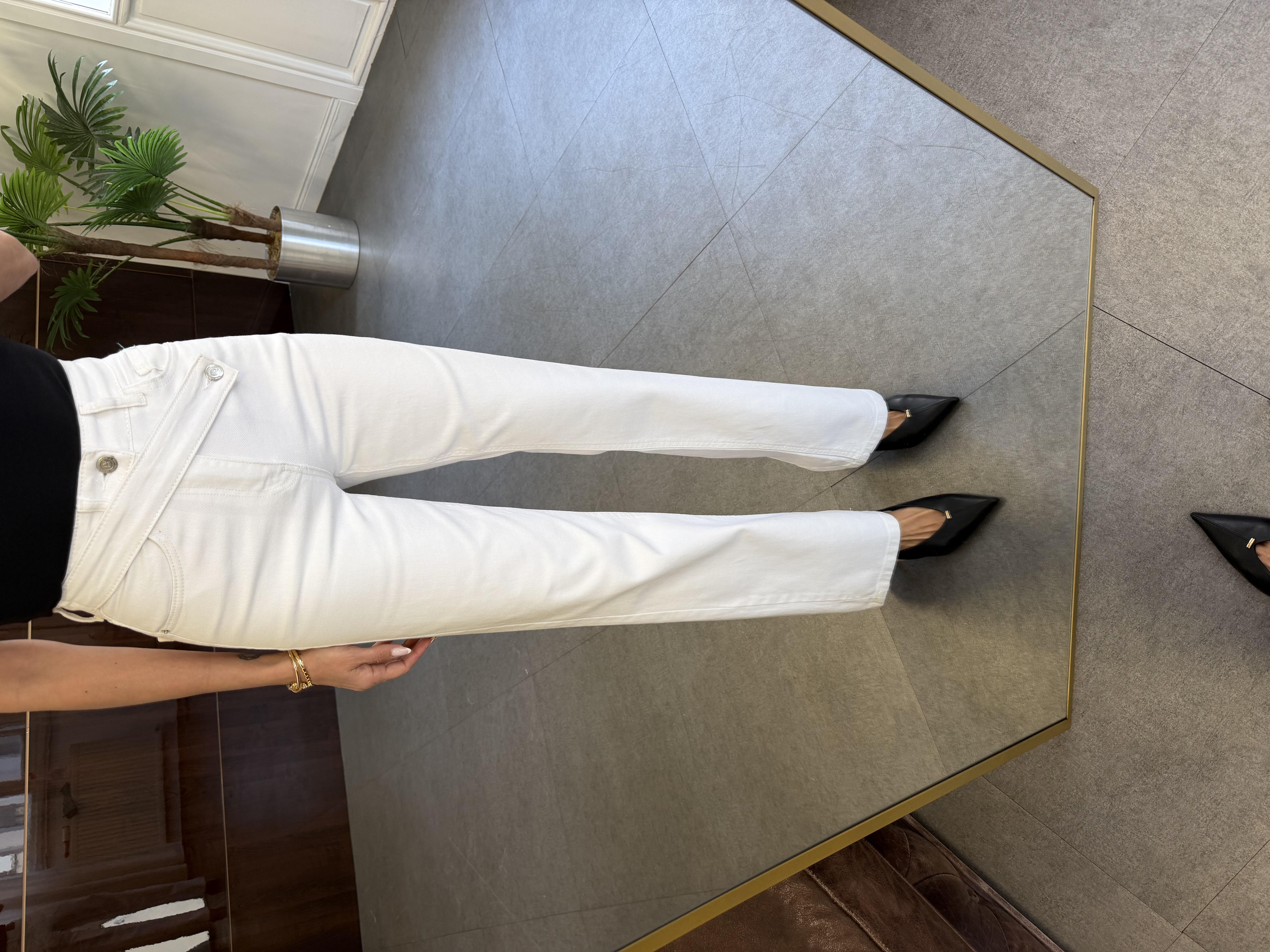 Beyaz Düğme Detaylı Jean Pantolon