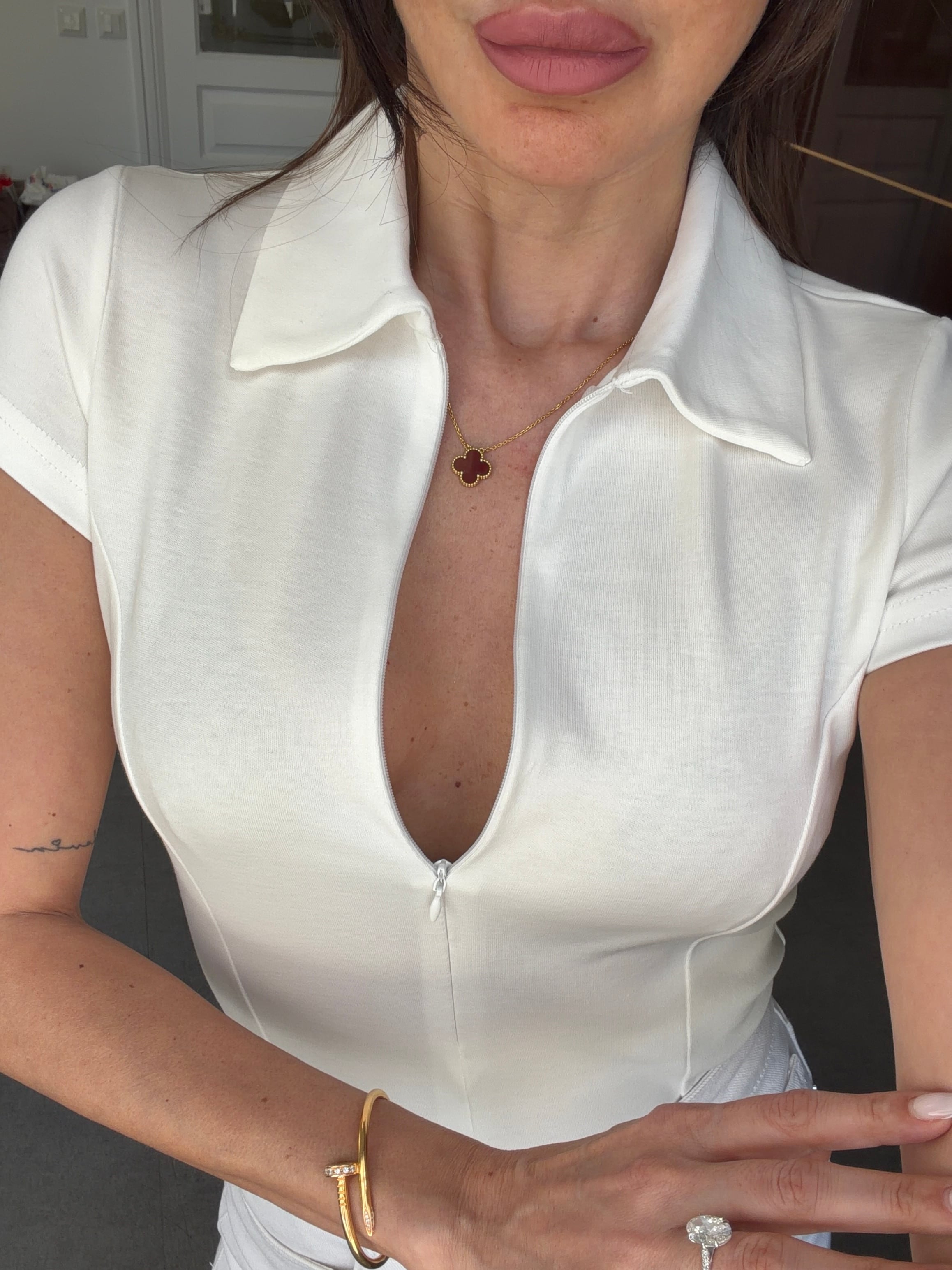 Beyaz Fermuarlı Polo Yaka Tişört