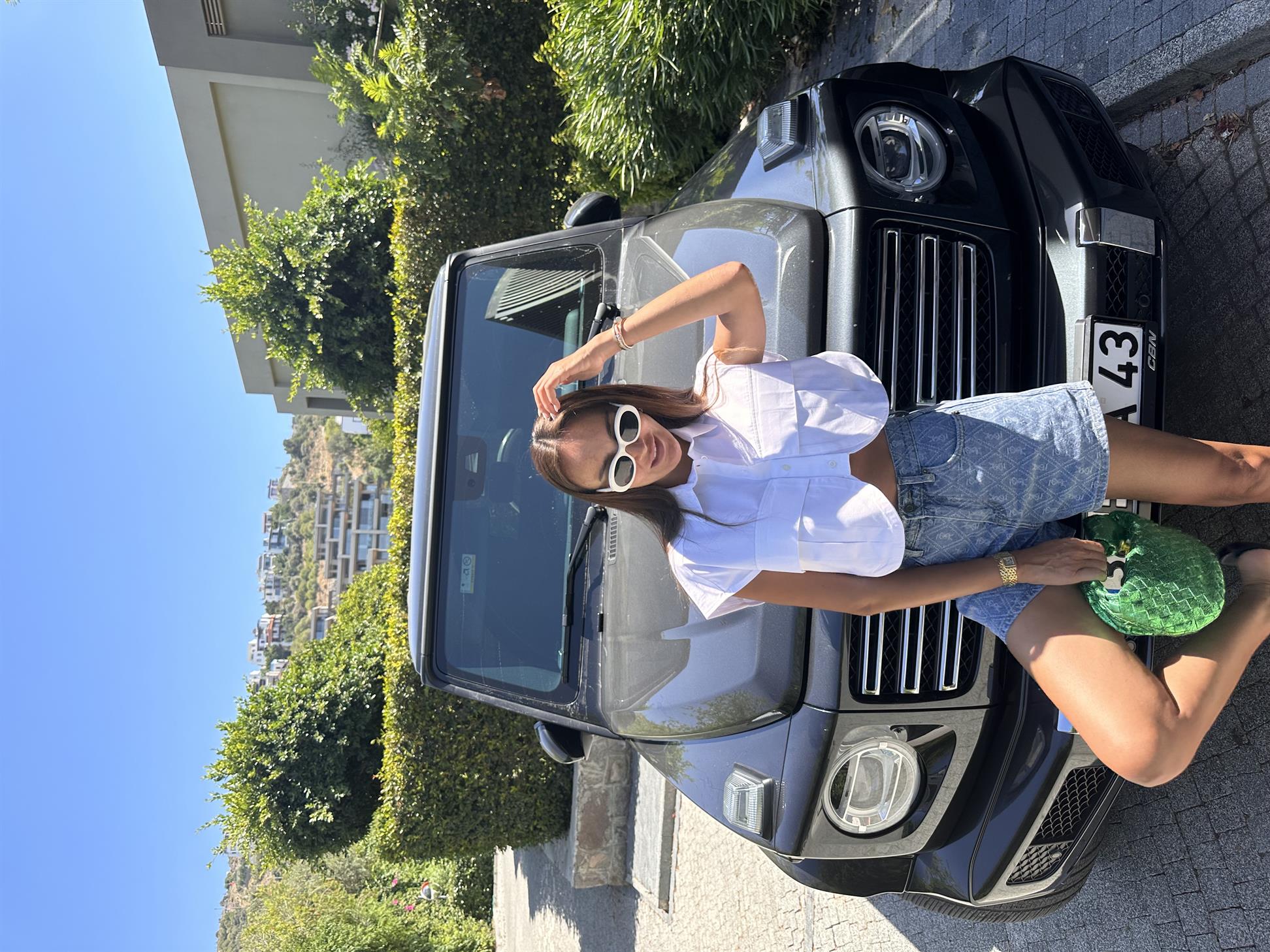 Beyaz Geniş Cepli Kısa Yelek