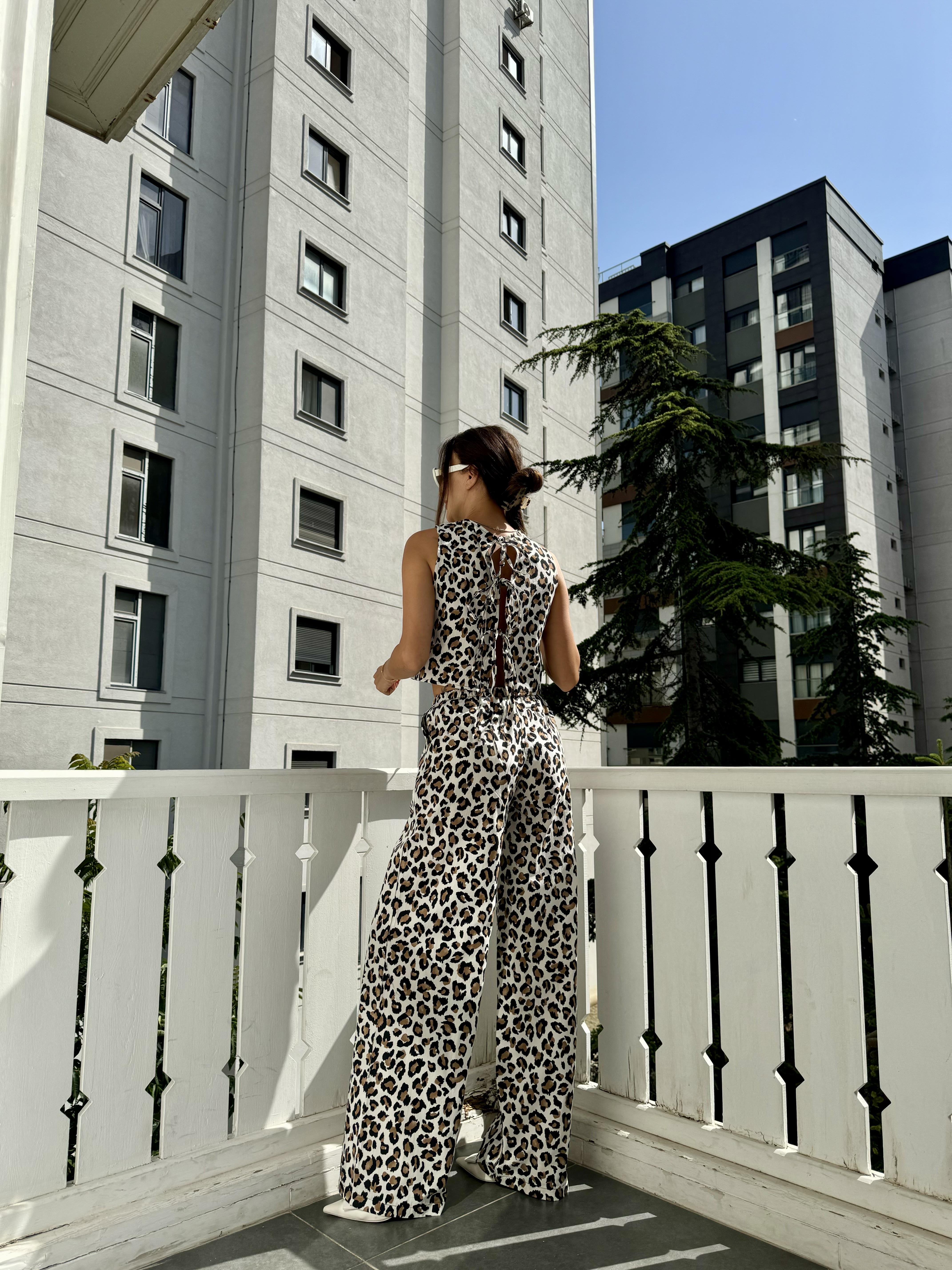 Beyaz Leopar Pantolon Takım