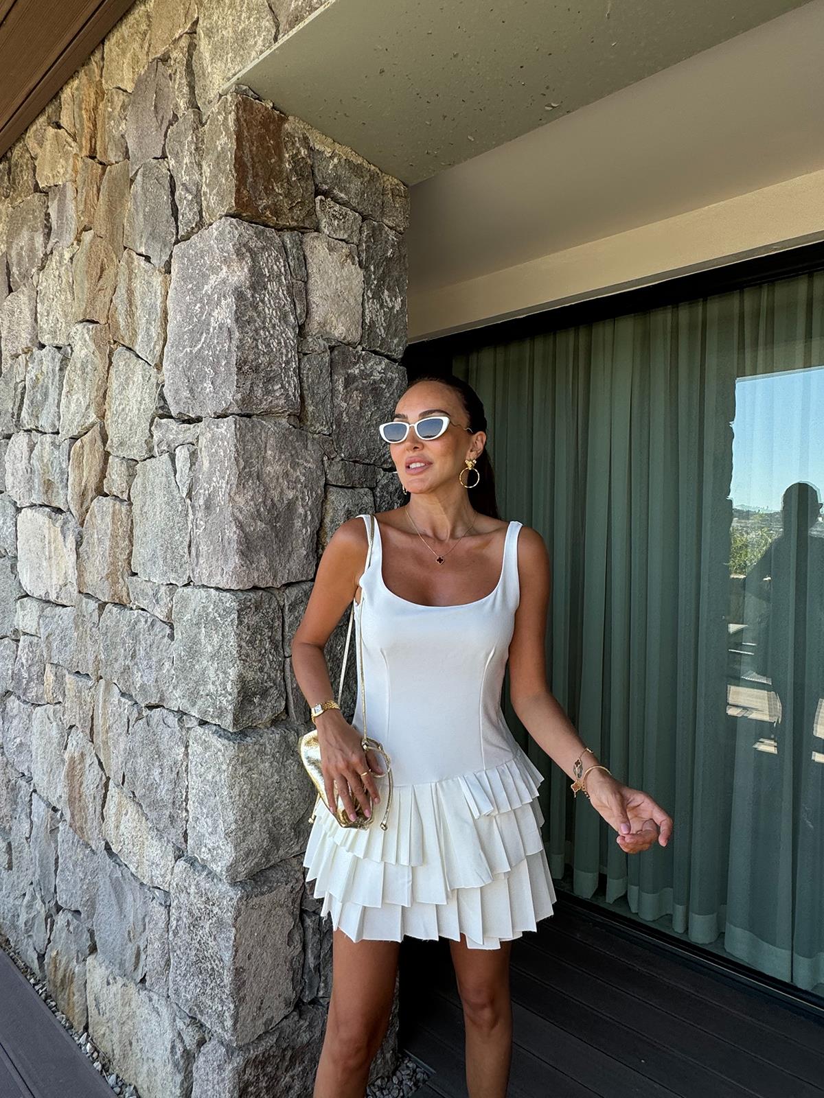 Beyaz Pileli U Yaka Şortlu Elbise