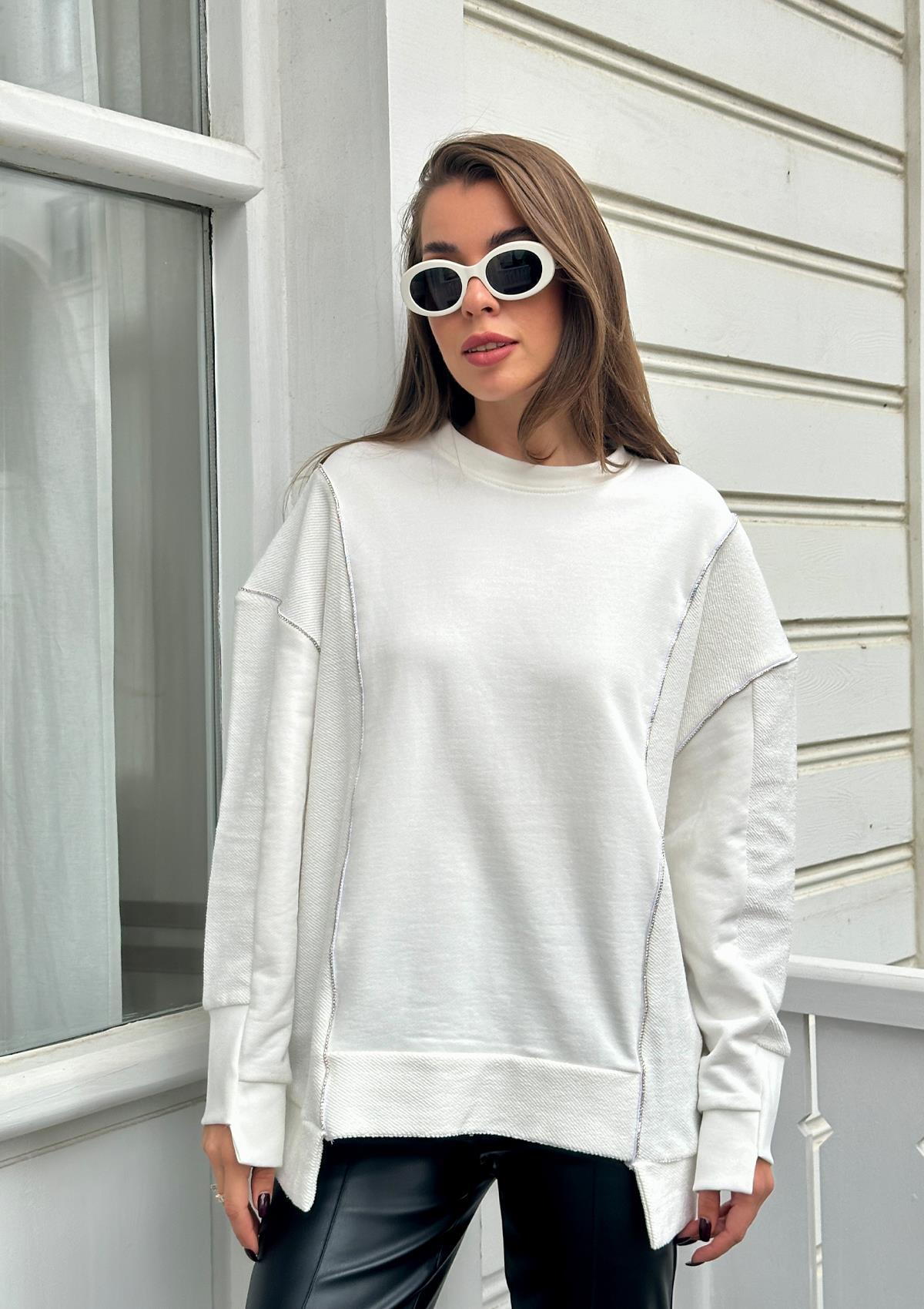 Beyaz Şerit Detaylı Bisiklet Yaka Sweatshirt