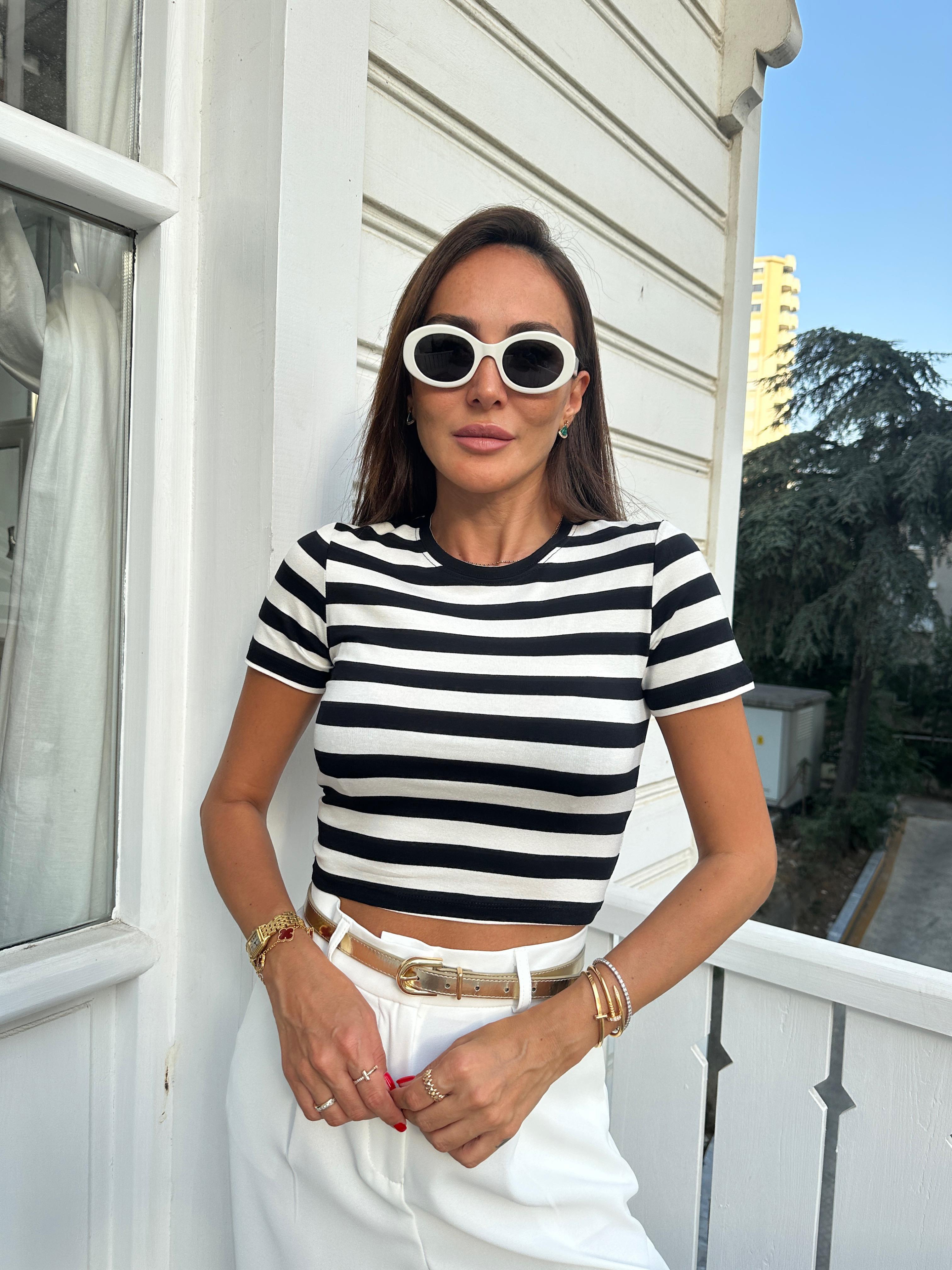 Beyaz-Siyah Crop Çizgili Top Bluz