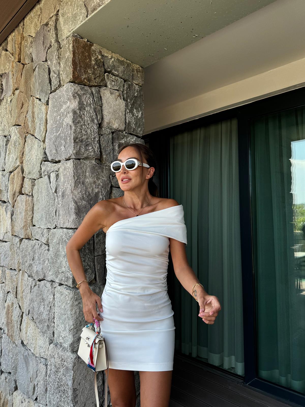 Beyaz Tek Omuz Drape Kısa Elbise