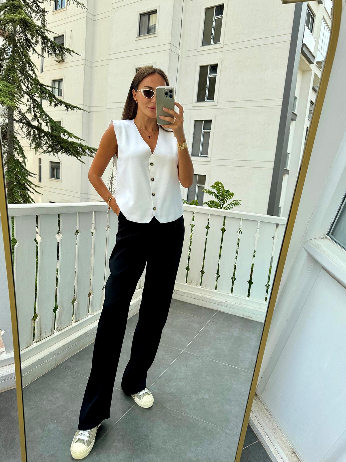 Beyaz V Yakalı Çelik Örme Yelek