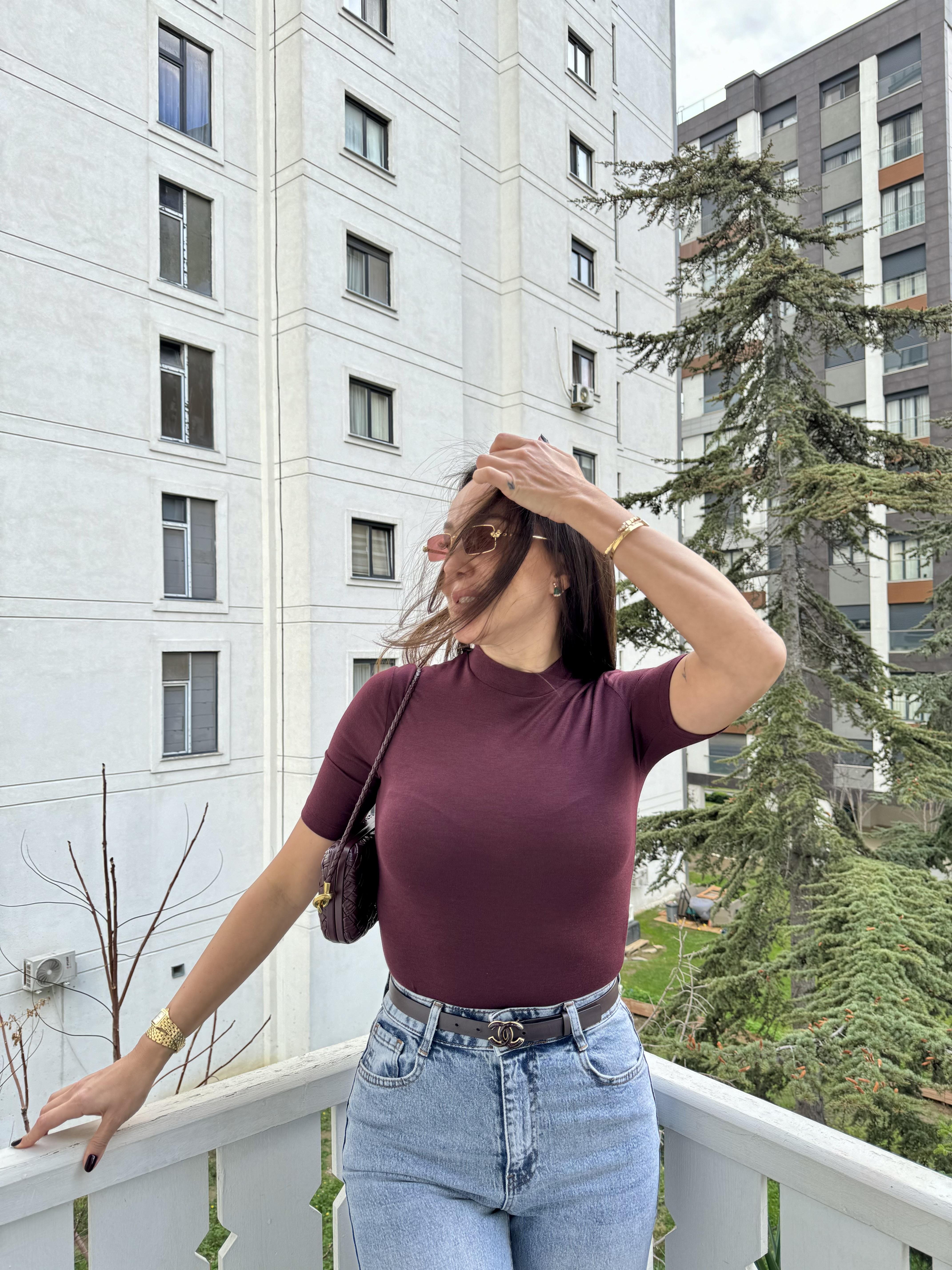 Bordo Yüksek Yakalı Bluz