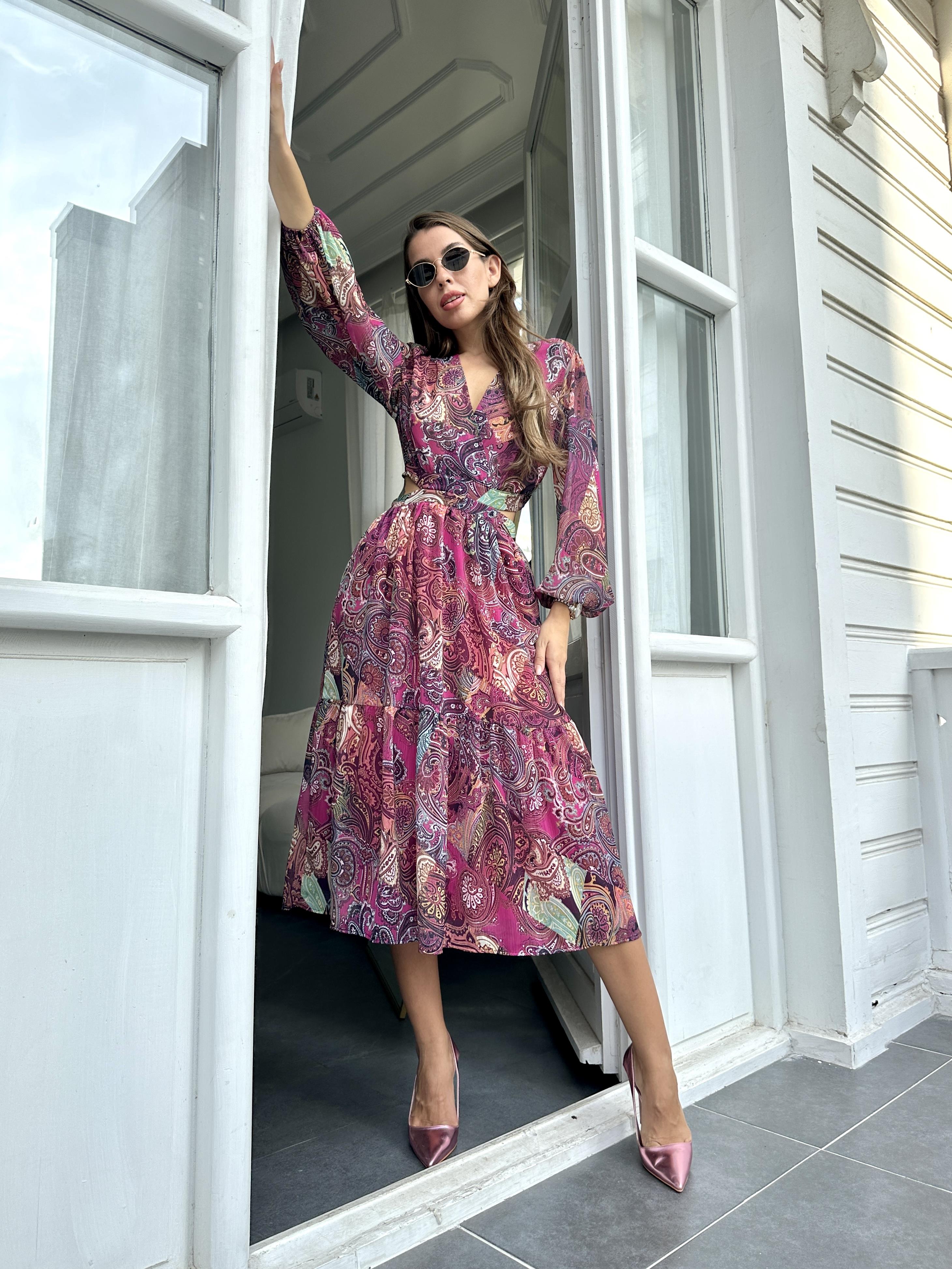 Desenli Bel Dekolteli Elbise