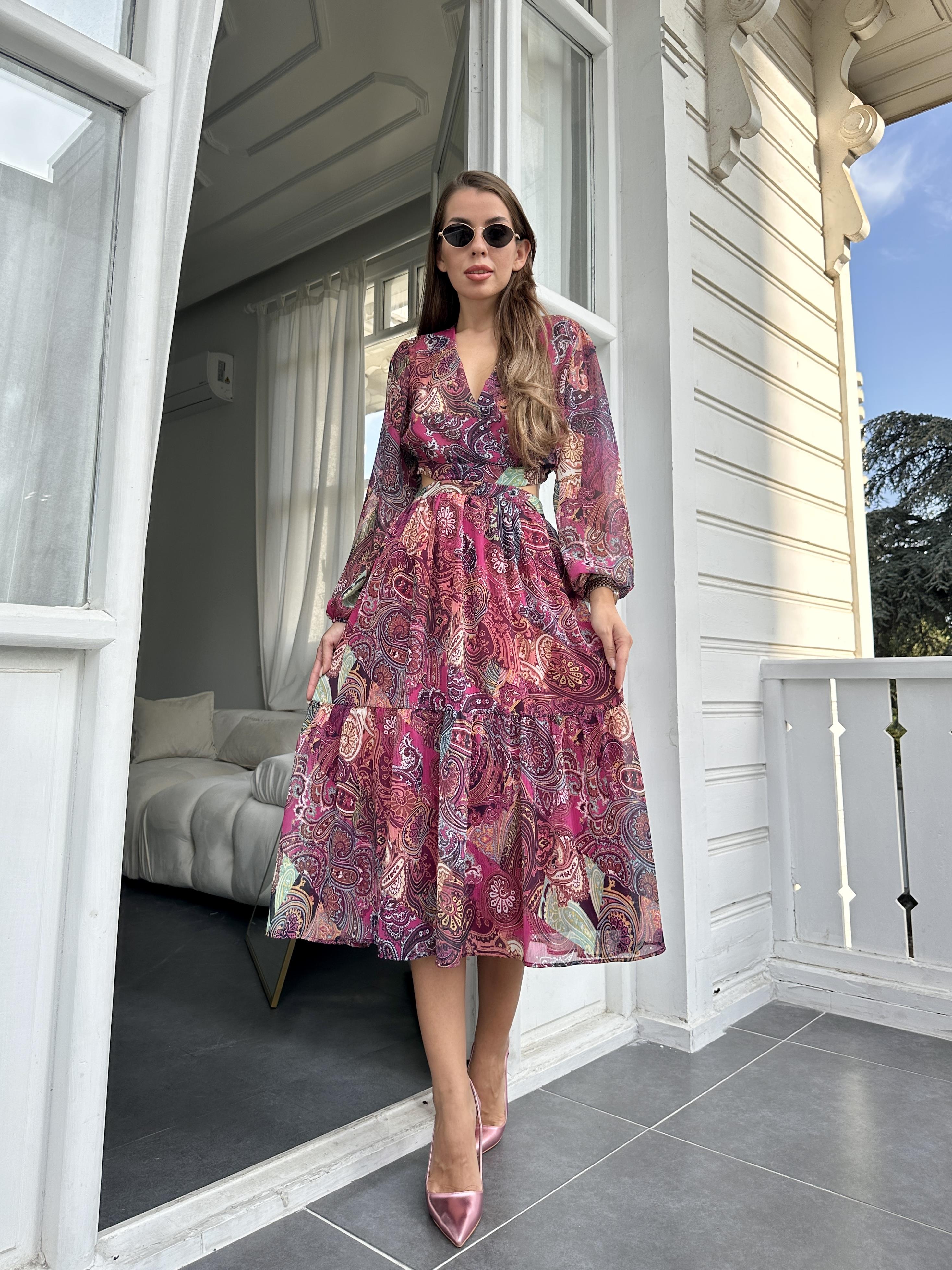 Desenli Bel Dekolteli Elbise