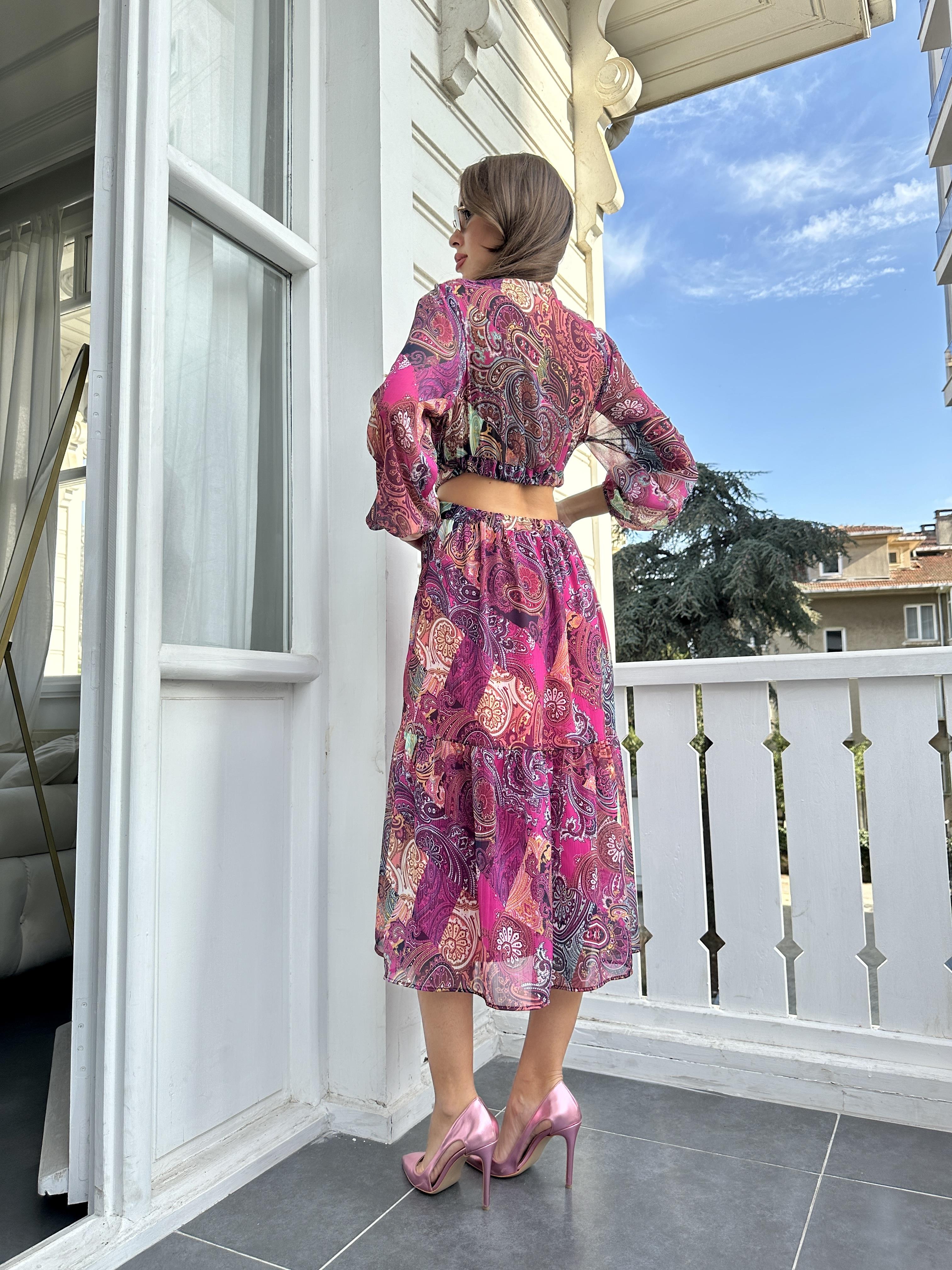 Desenli Bel Dekolteli Elbise