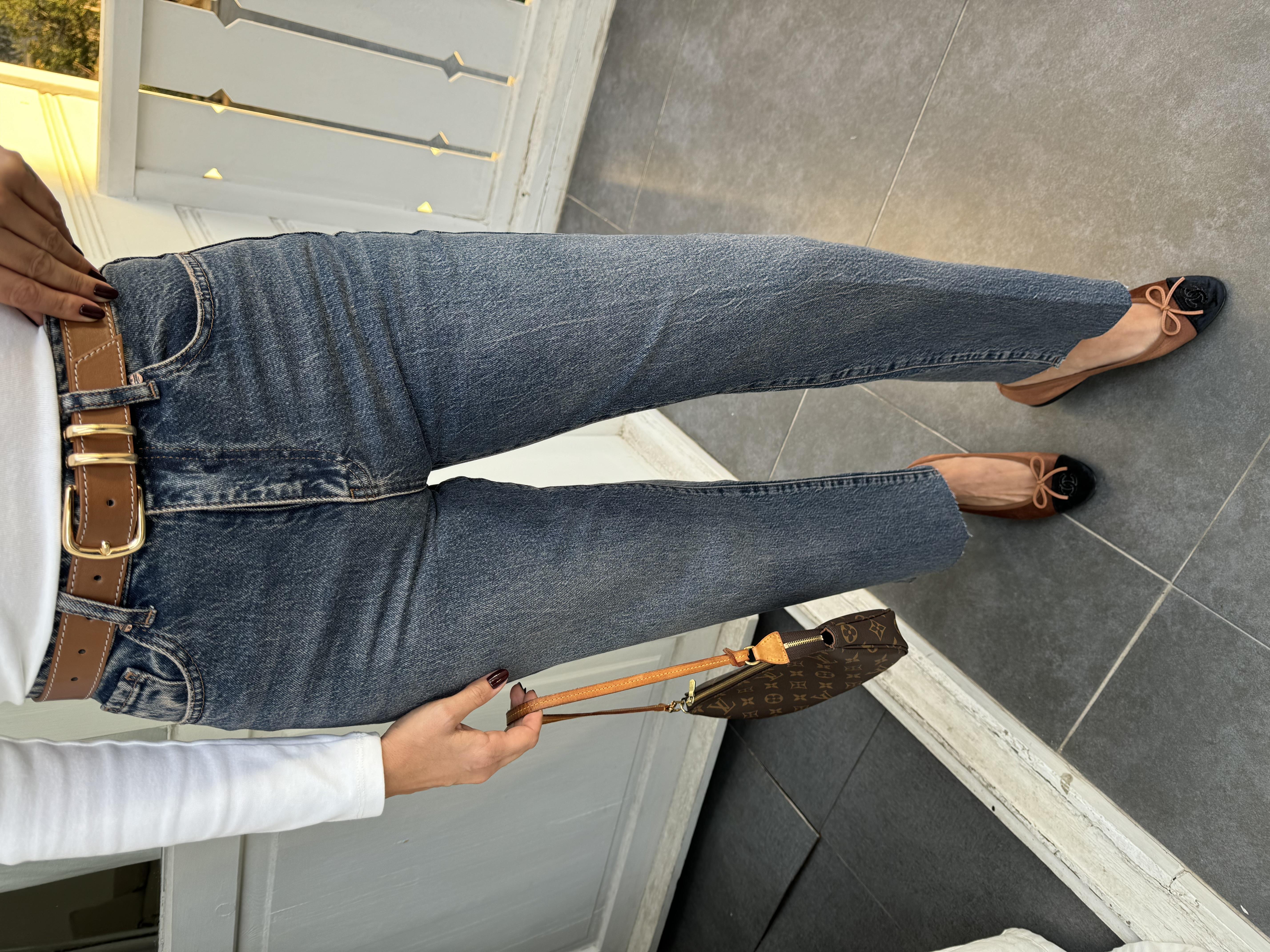 Düz Kesim Yıkamalı Kemerli Jean