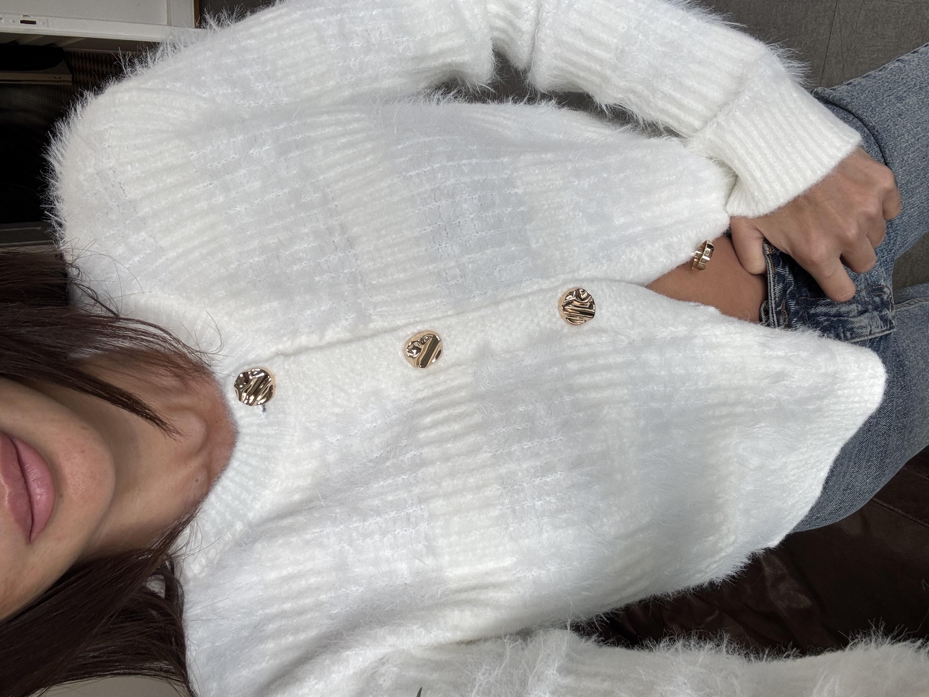 Ekru Bisiklet Yaka Yumuşak Dokulu Düğmeli Triko Hırka