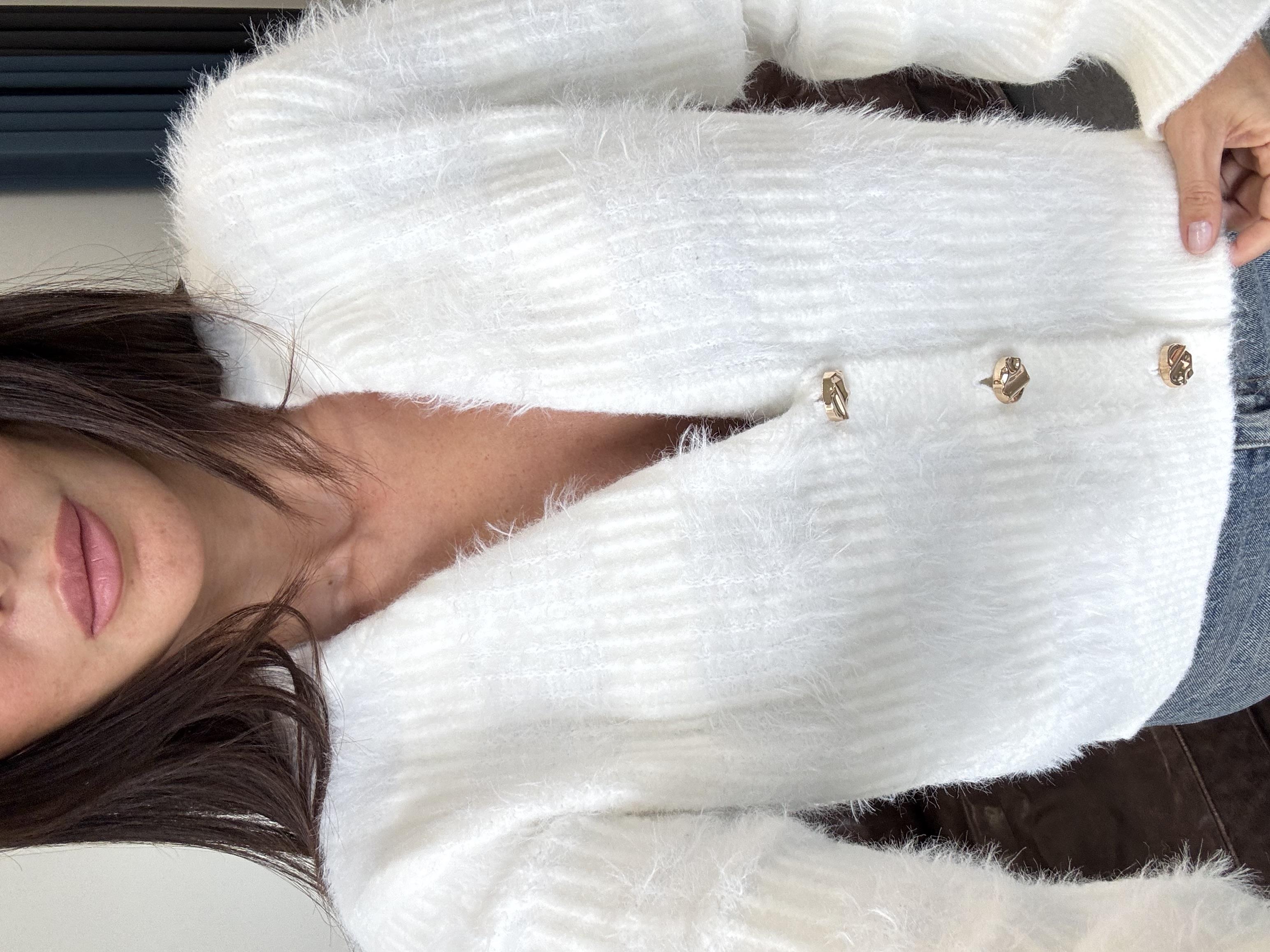 Ekru Bisiklet Yaka Yumuşak Dokulu Düğmeli Triko Hırka