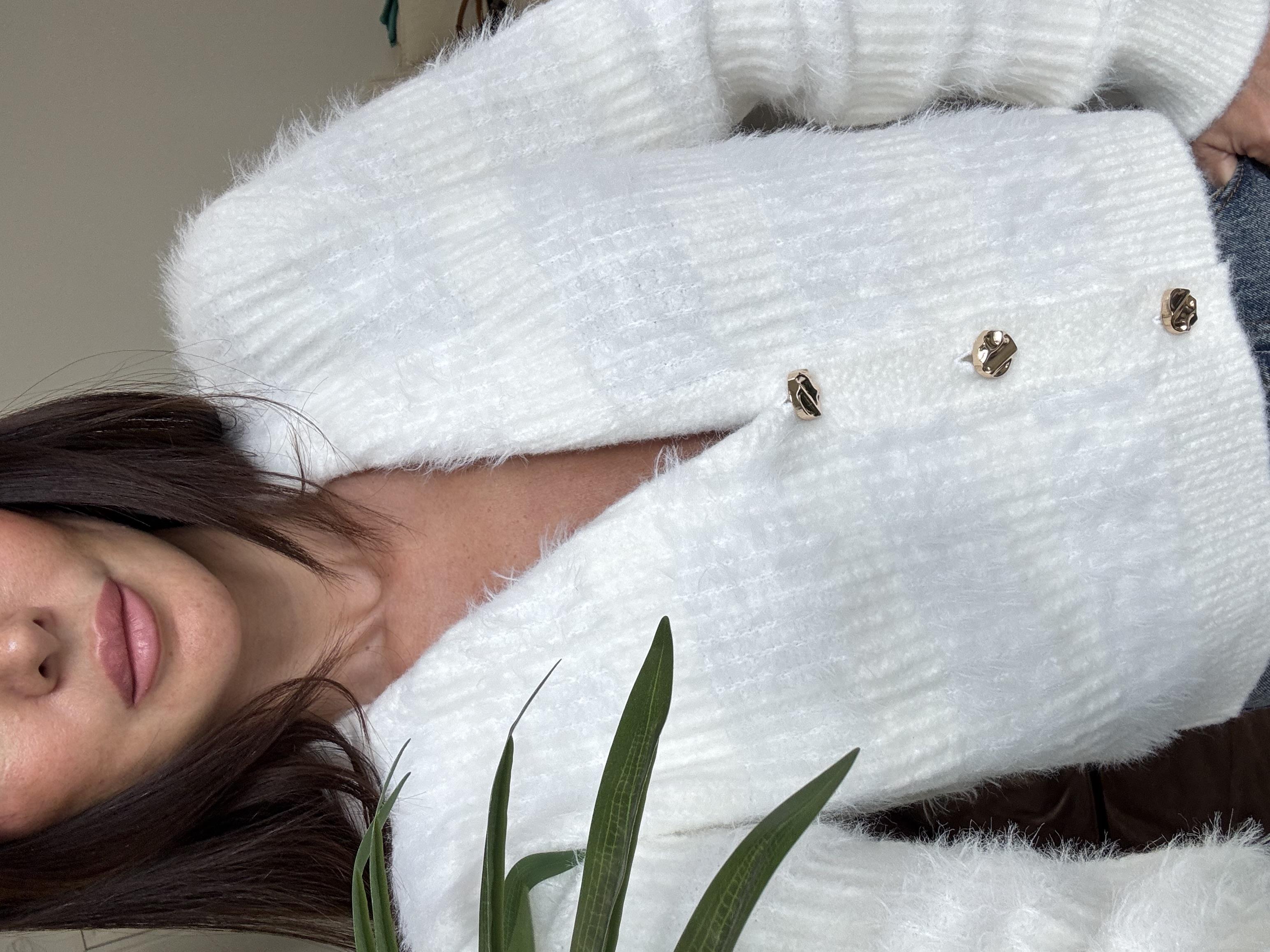 Ekru Bisiklet Yaka Yumuşak Dokulu Düğmeli Triko Hırka