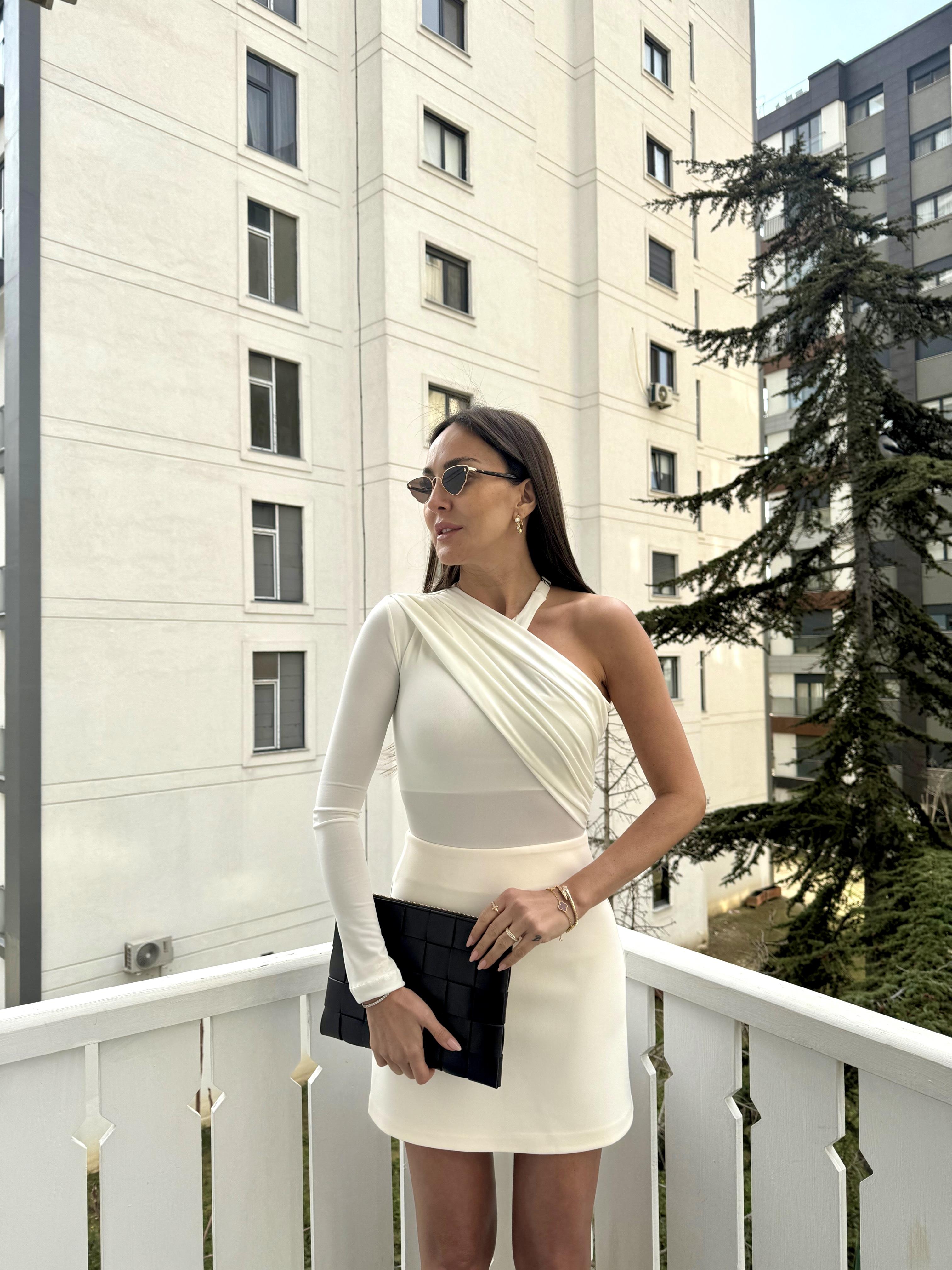 Ekru Boyun Detaylı Drape Bodysuit