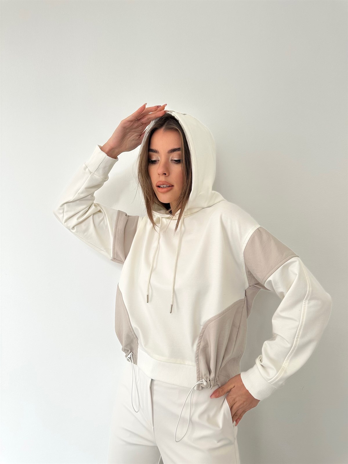 Ekru Cepli Kapüşonlu Sweat
