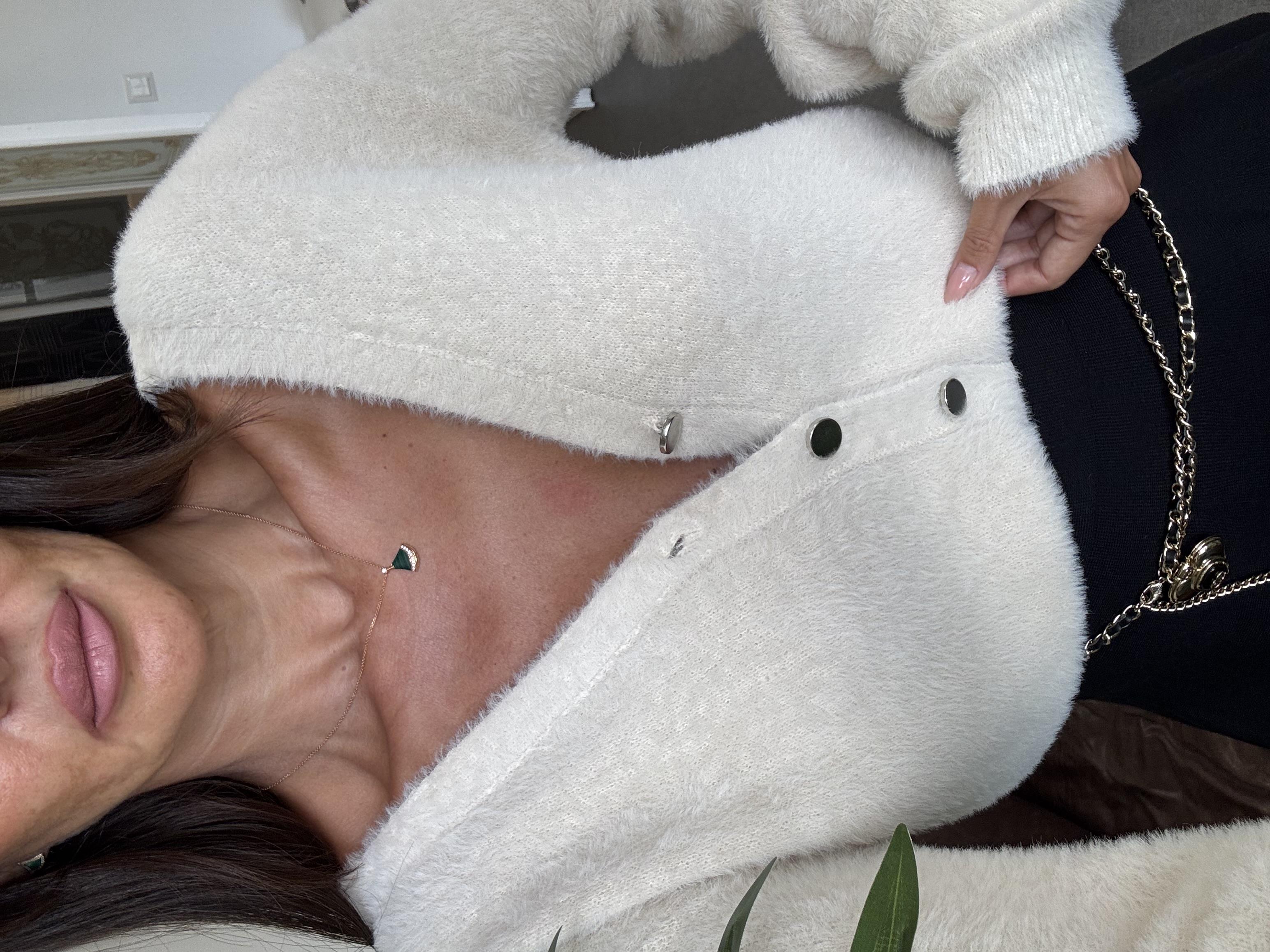 Ekru Düğmeli Sakallı Hırka