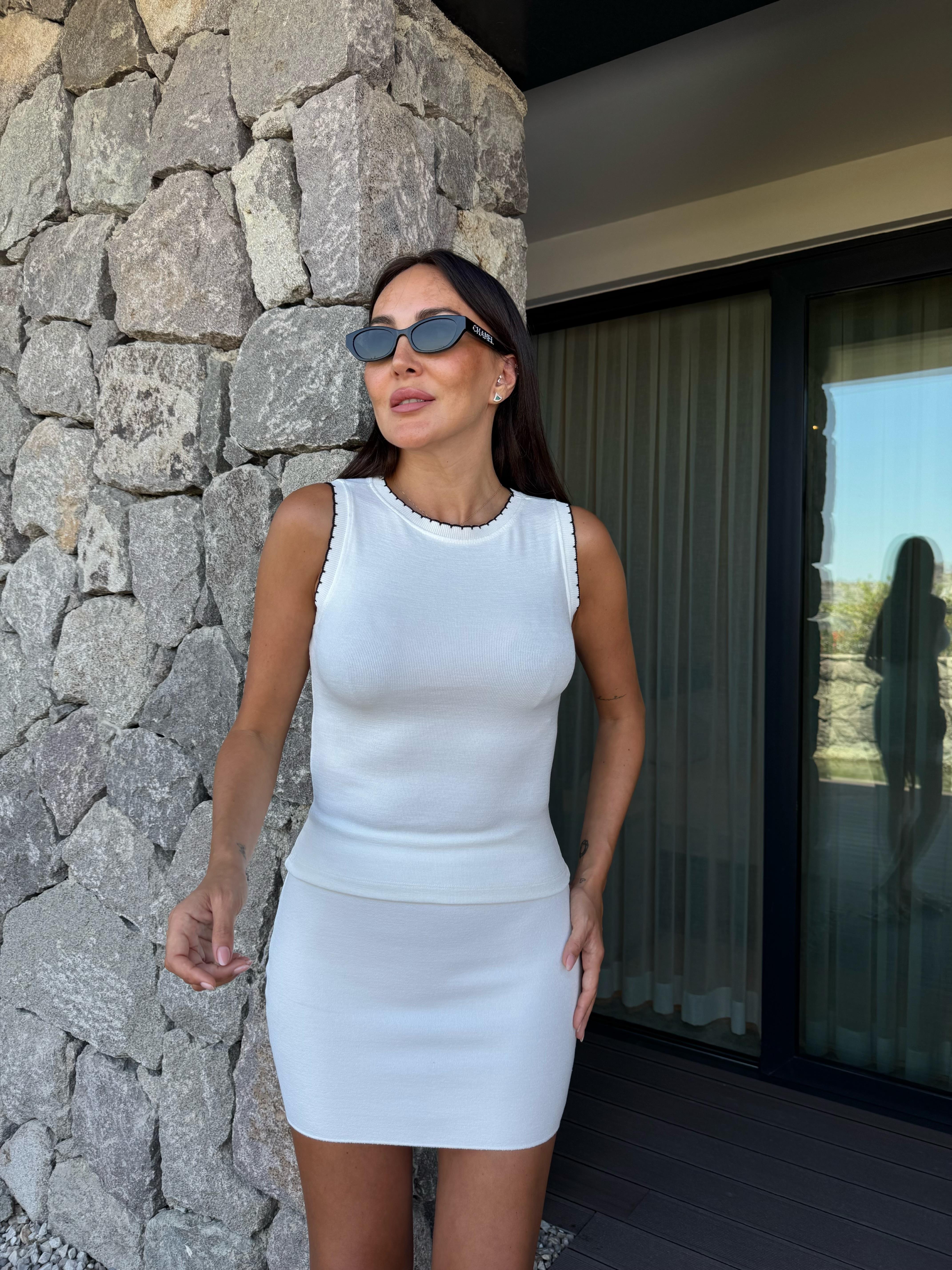 Ekru Kontrast Detaylı Bluz