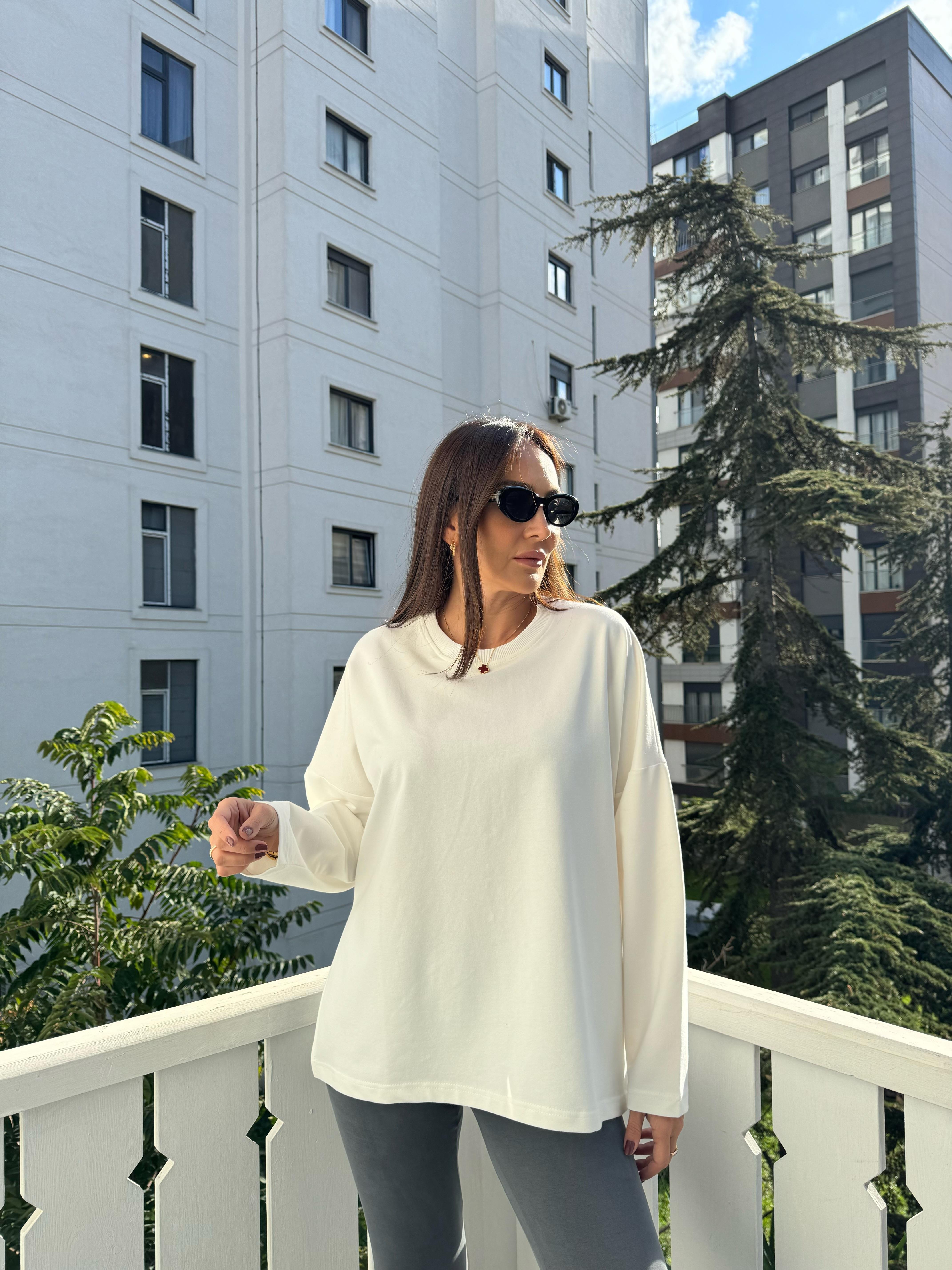 Ekru Oversize Yırtmaçlı Sweatshirt