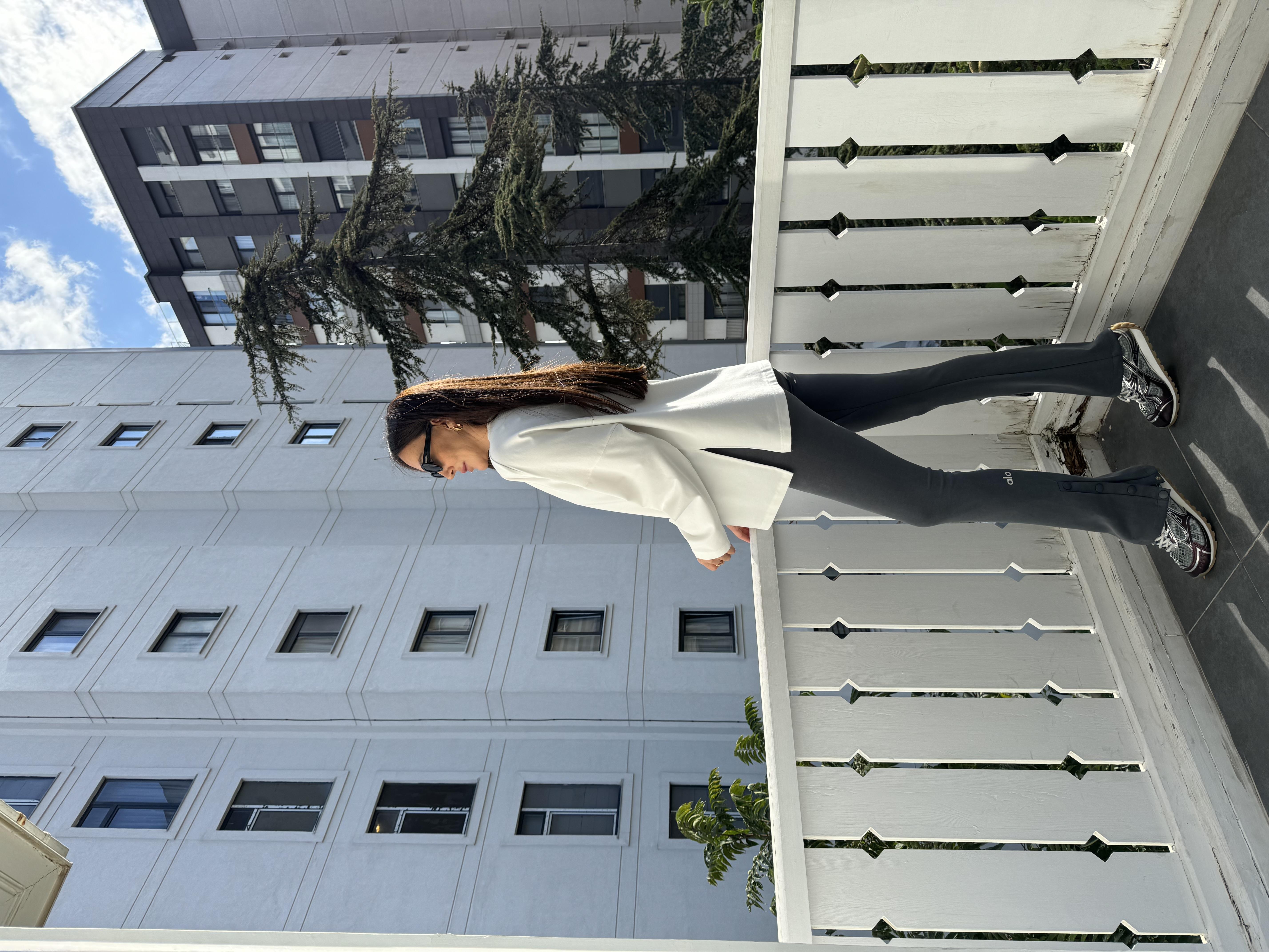 Ekru Oversize Yırtmaçlı Sweatshirt