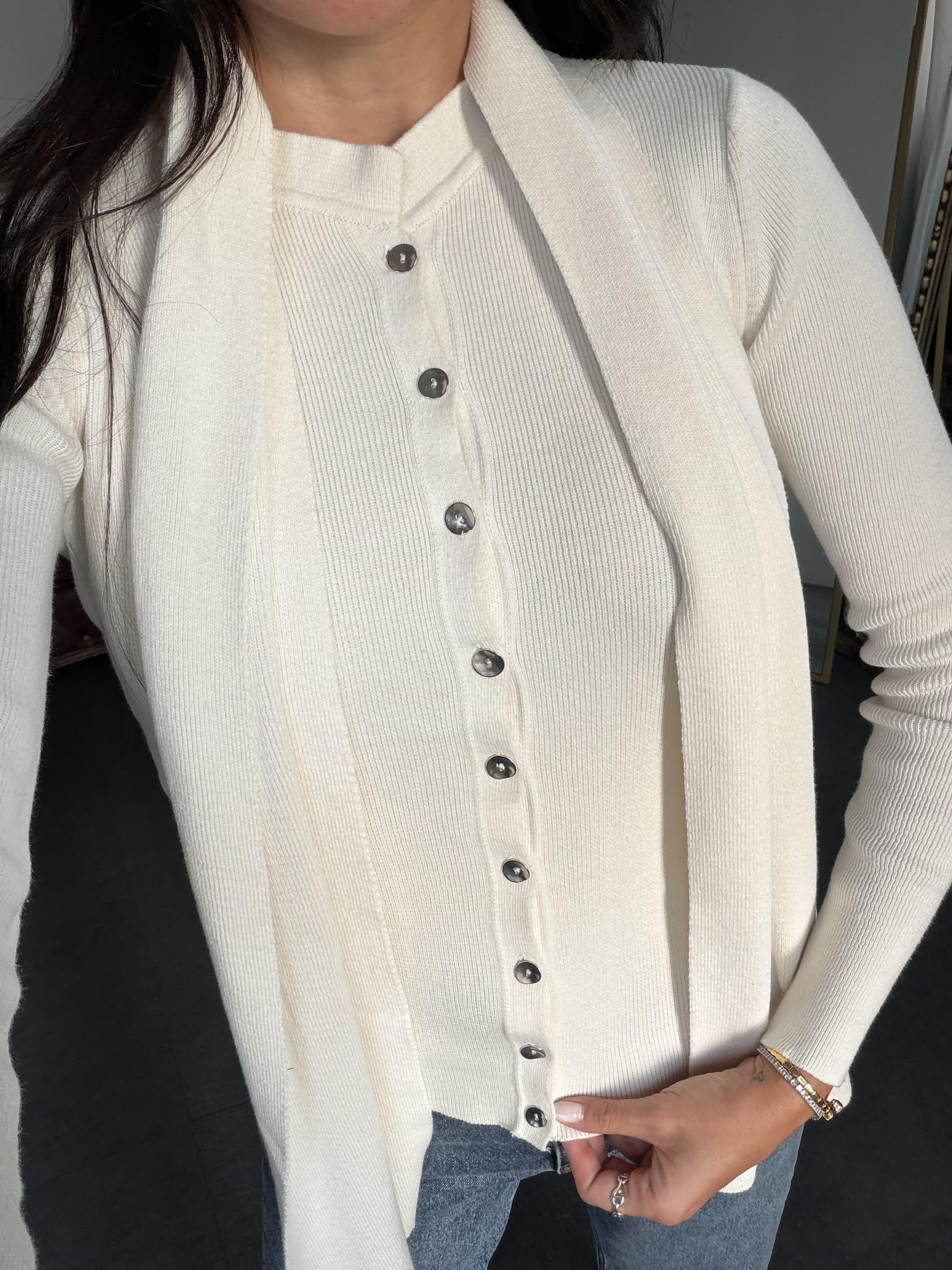 Ekru Şal Aksesuarlı Sedef Düğmeli Hırka