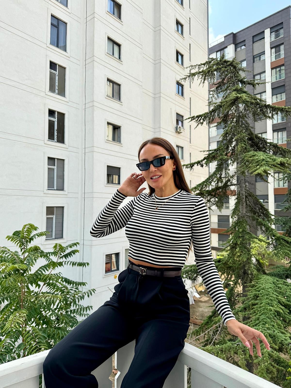 Ekru-Siyah Uzun Kollu Crop Top