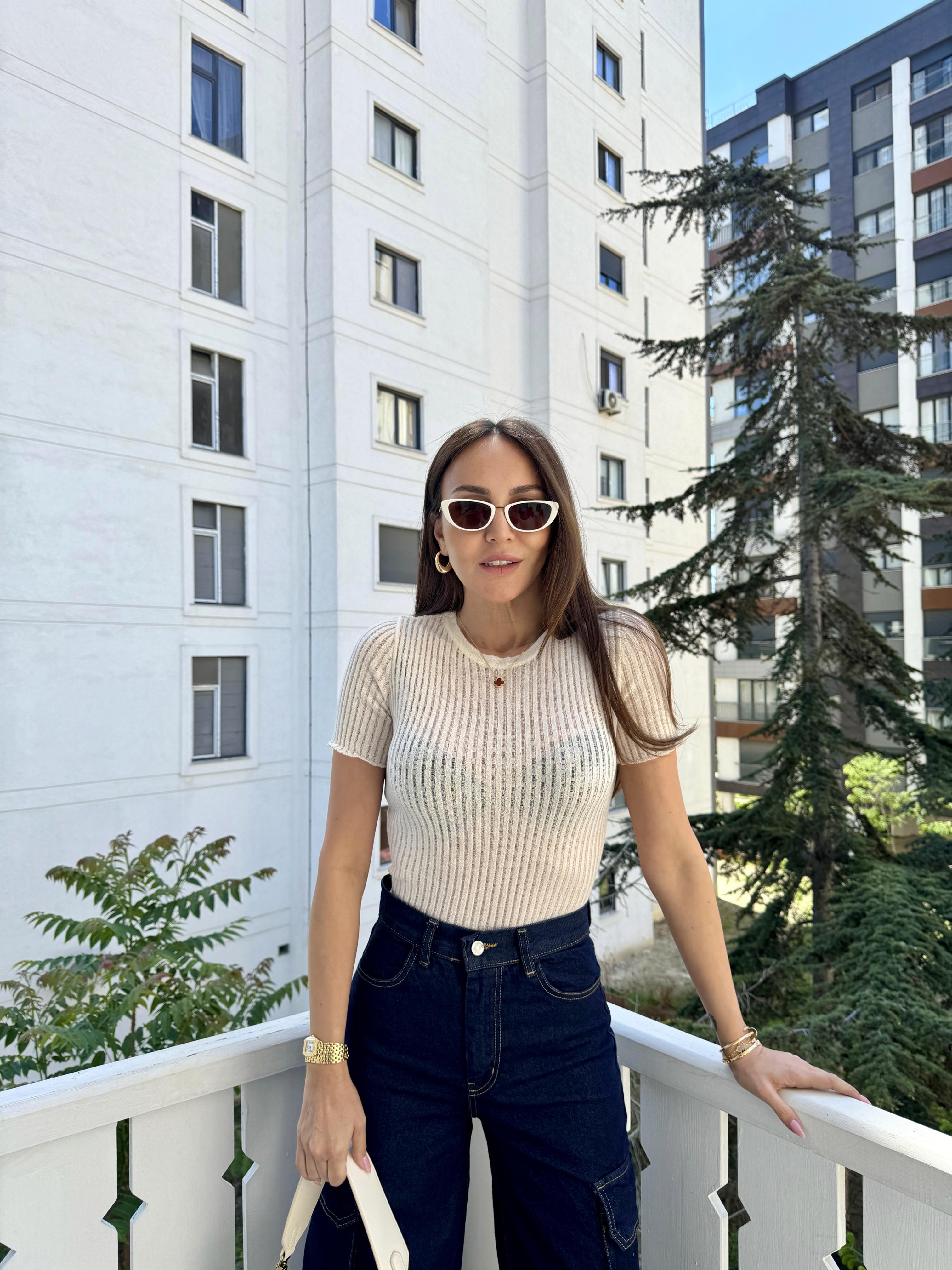 Ekru Transparan Kısa Kollu Bluz