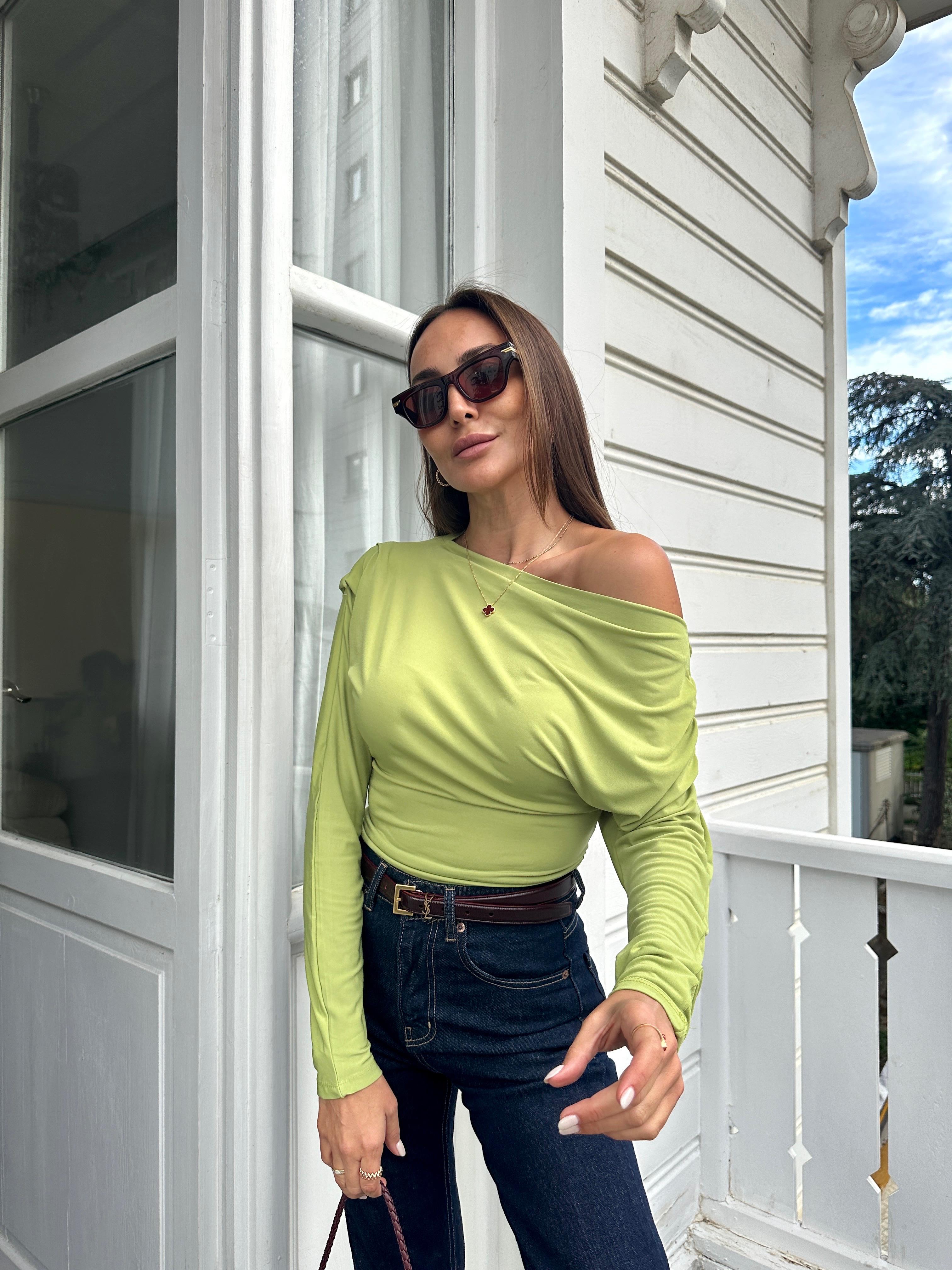 Fıstık Yeşili Omzu Pileli Bluz