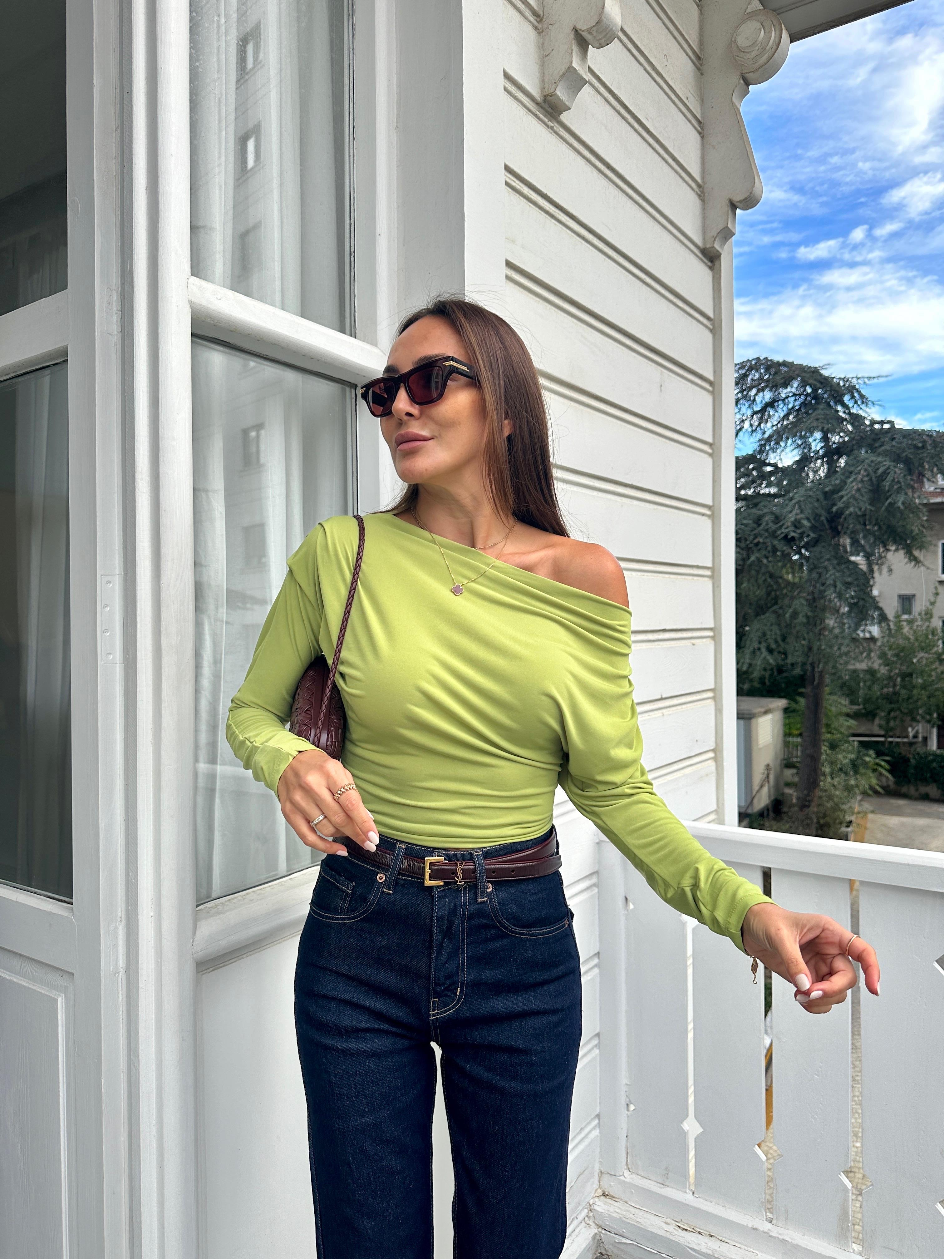 Fıstık Yeşili Omzu Pileli Bluz