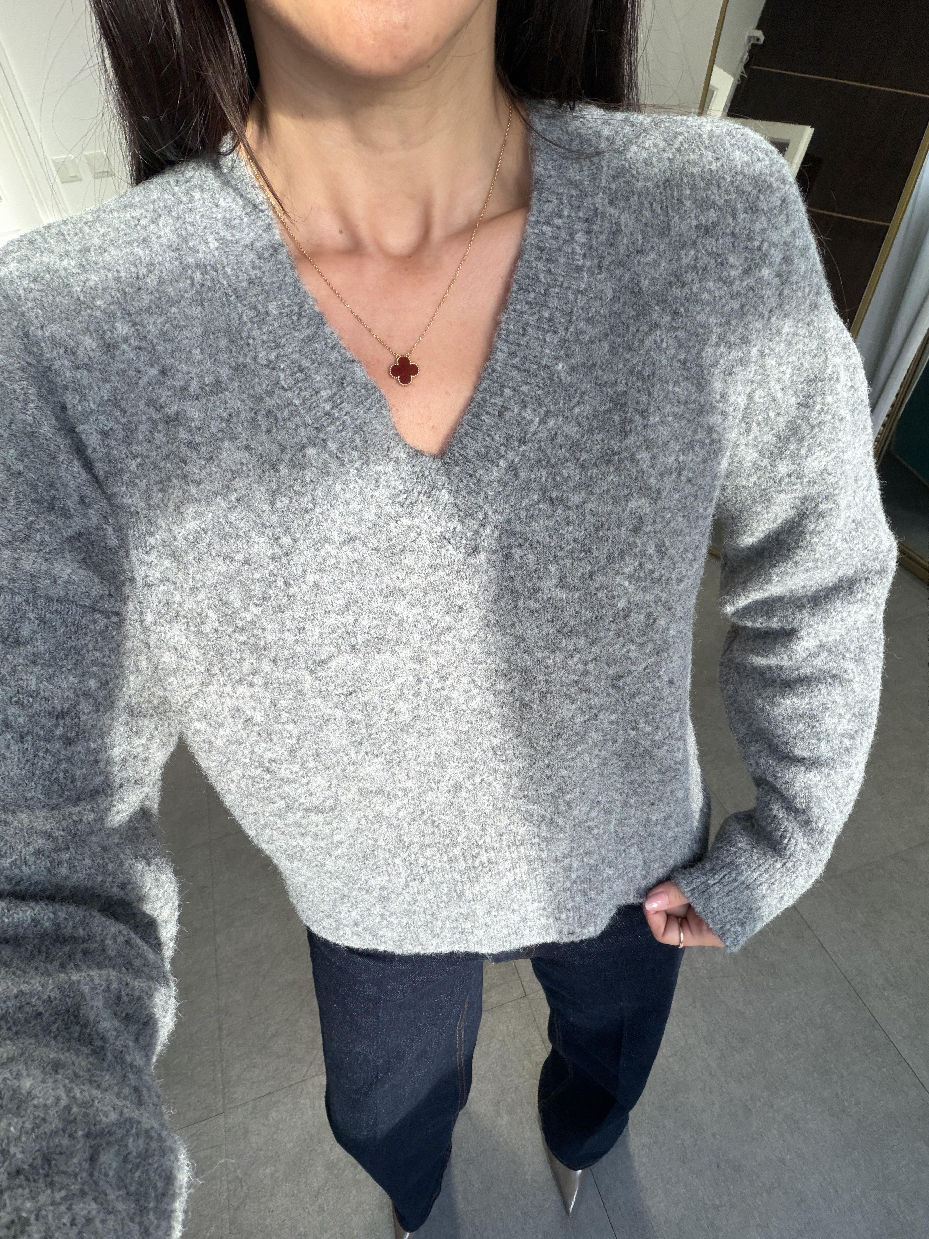 Füme Melanj V Yaka Yumuşak Dokulu Triko Kazak