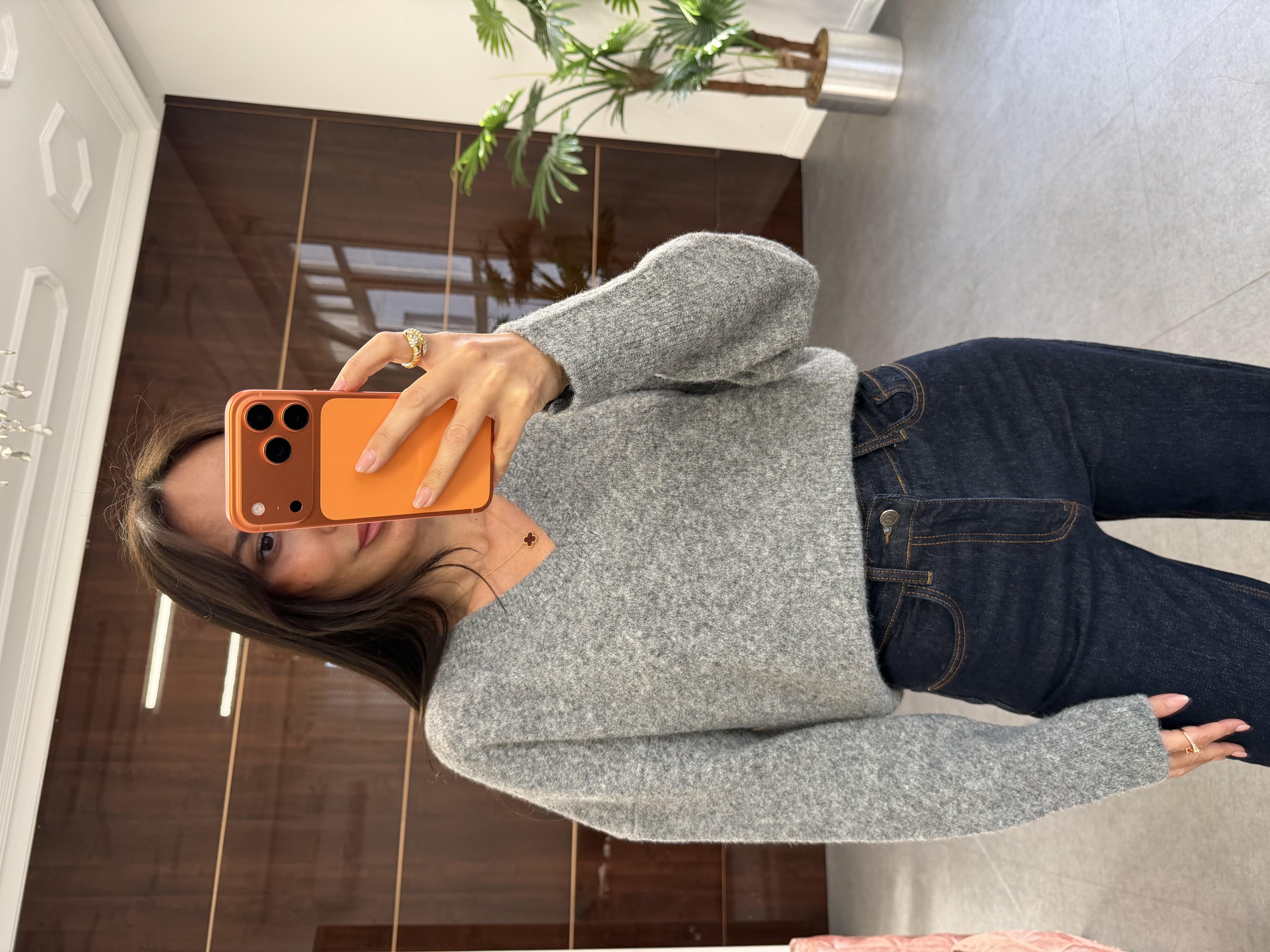 Füme Melanj V Yaka Yumuşak Dokulu Triko Kazak