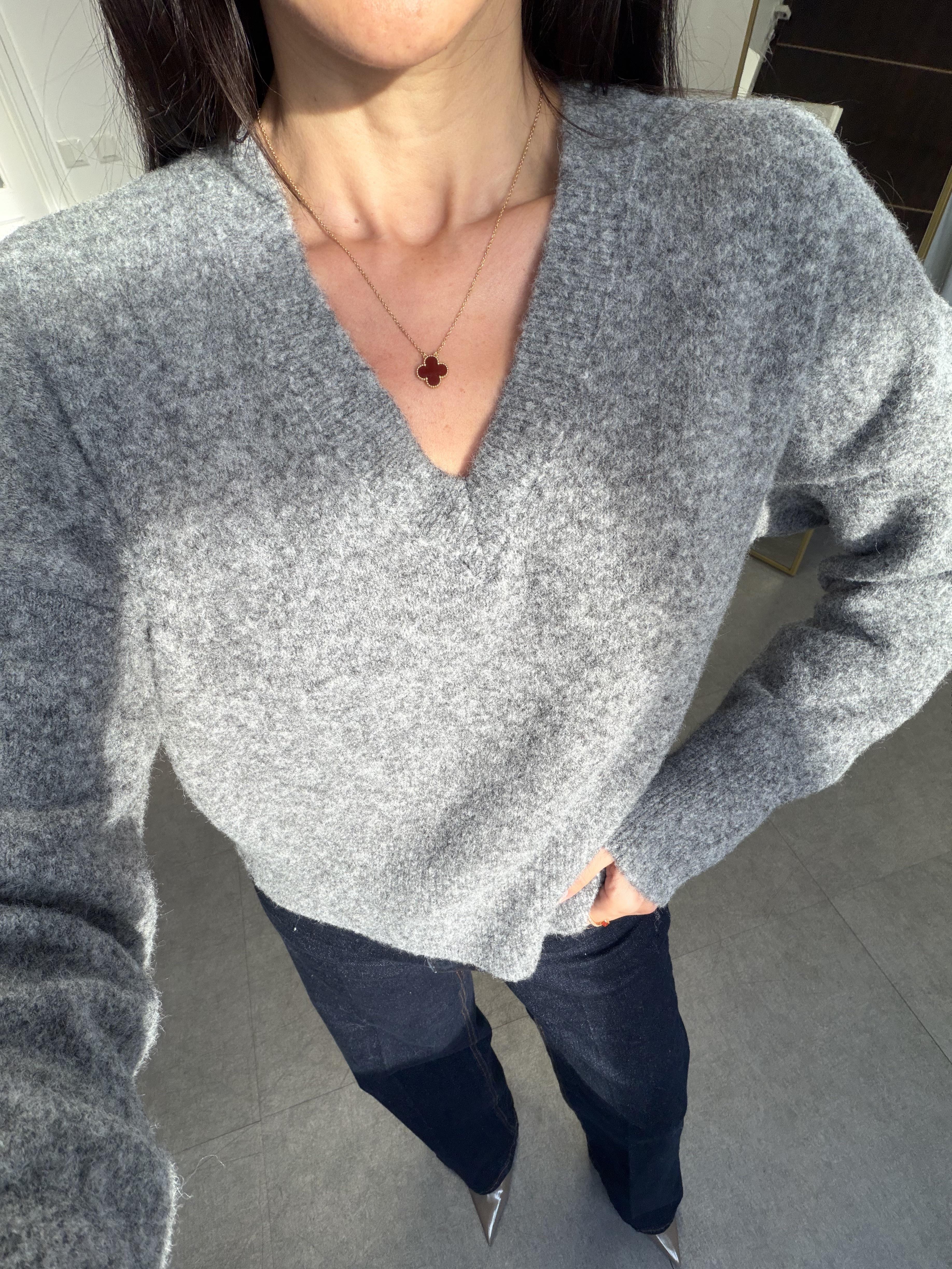 Füme Melanj V Yaka Yumuşak Dokulu Triko Kazak