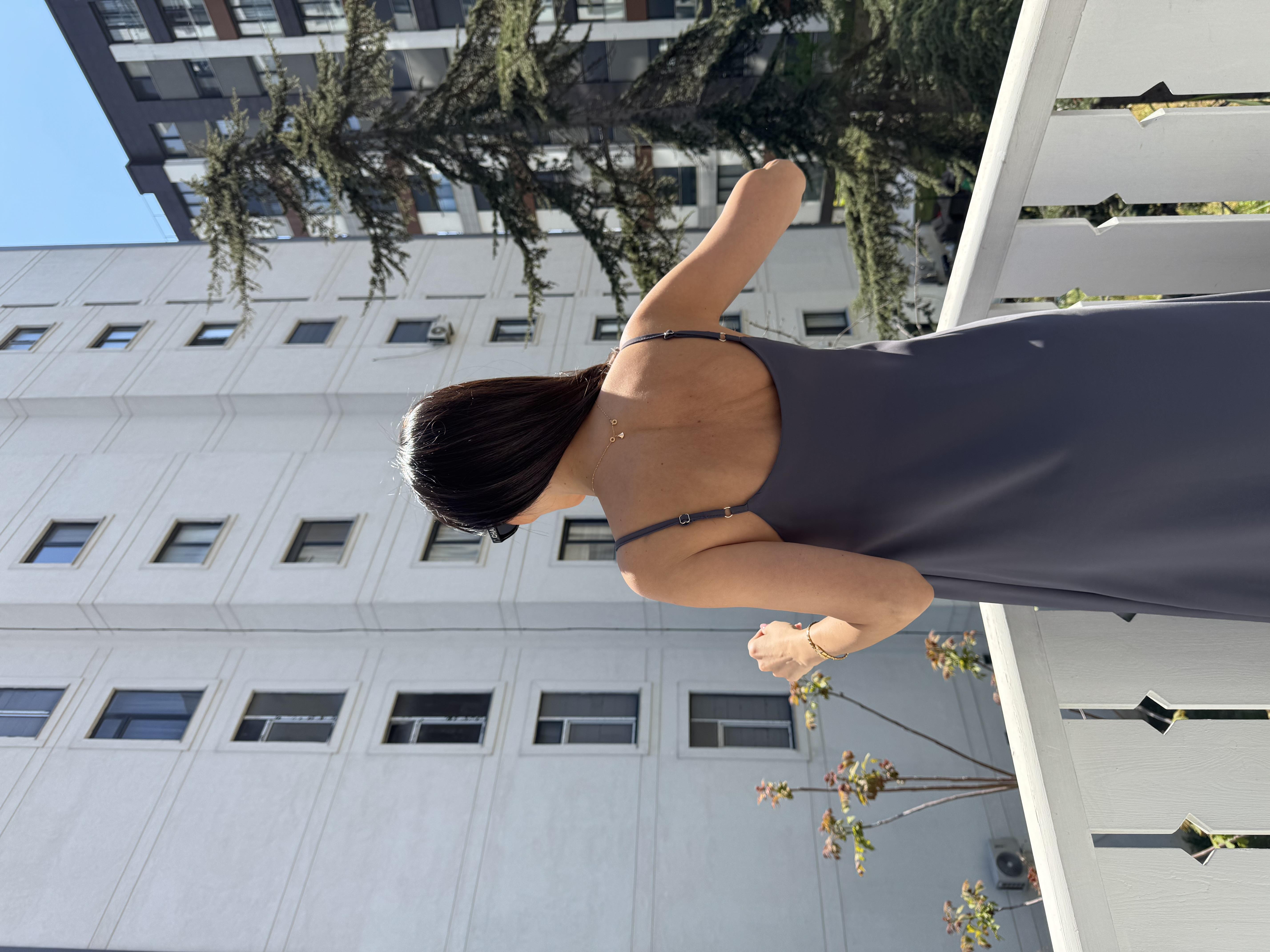 Gri Etek Ucu Volanlı Uzun Elbise