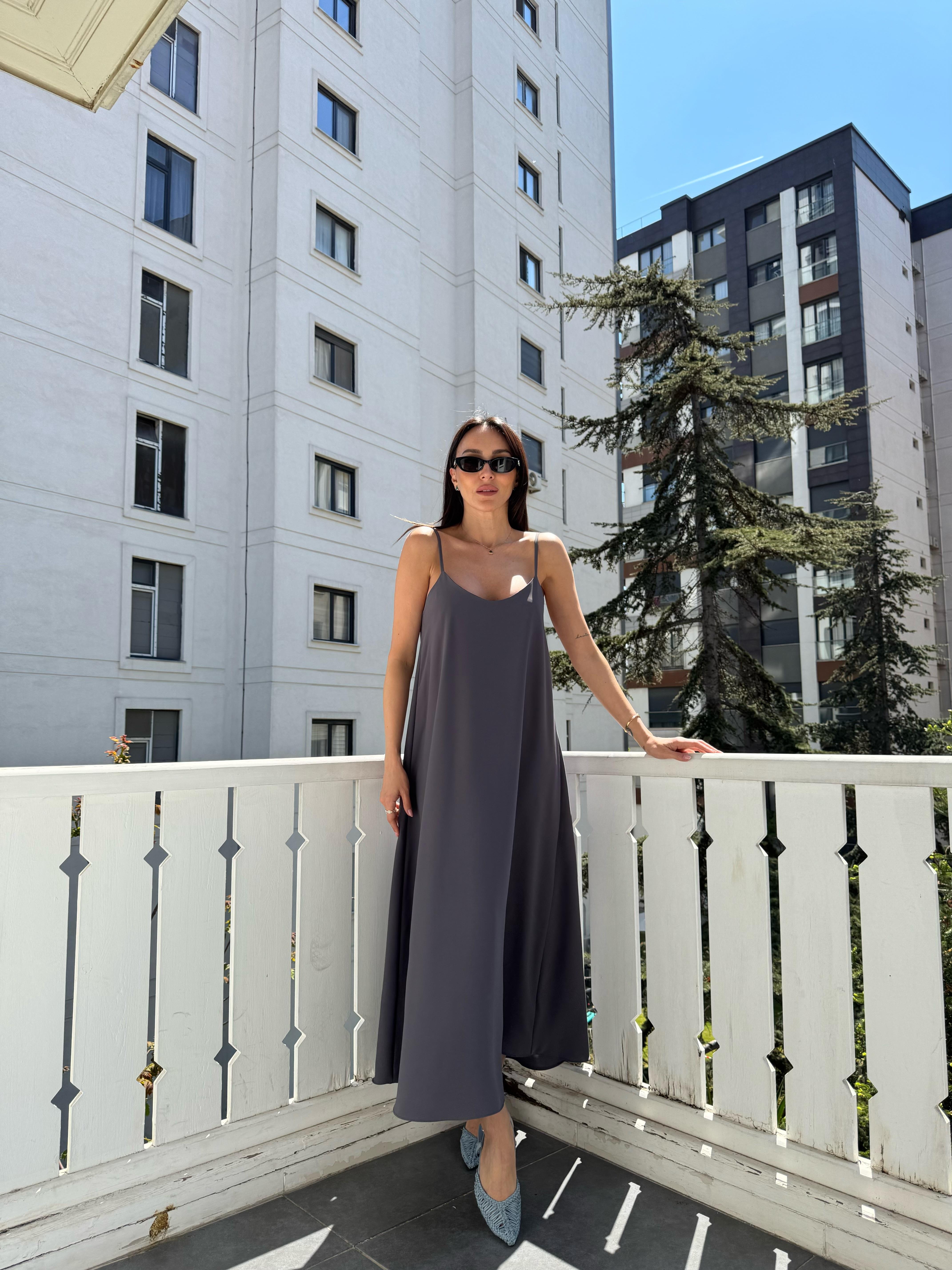 Gri Etek Ucu Volanlı Uzun Elbise