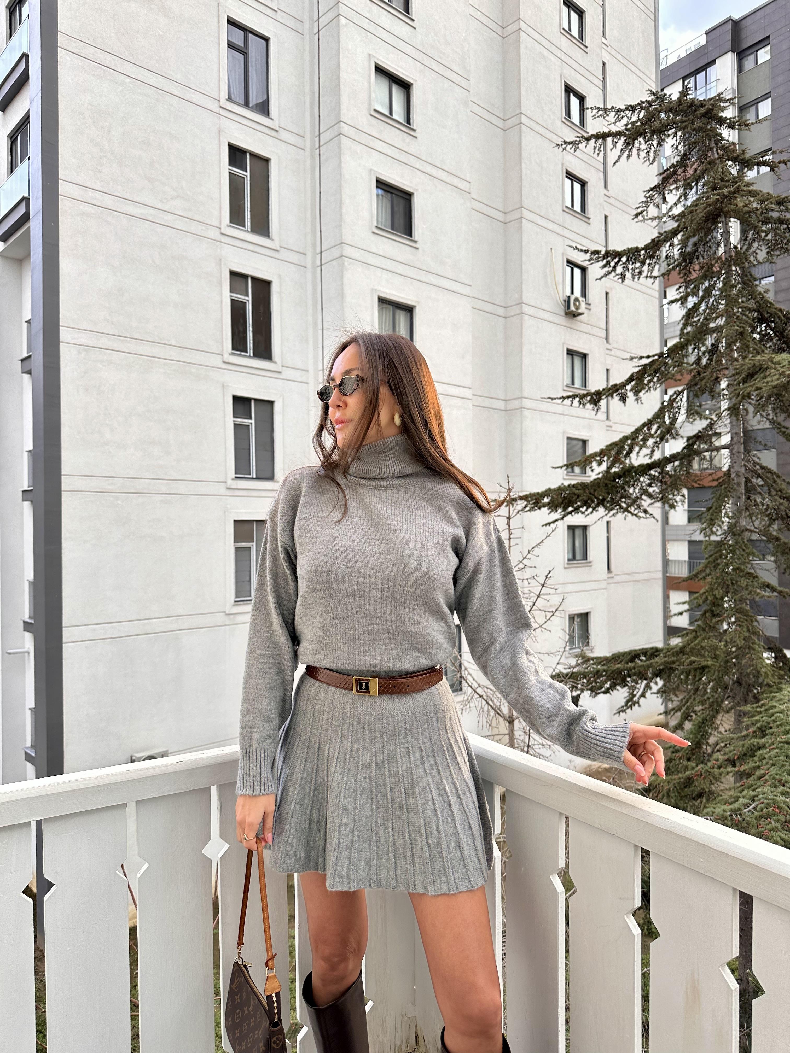 Gri triko etek takım