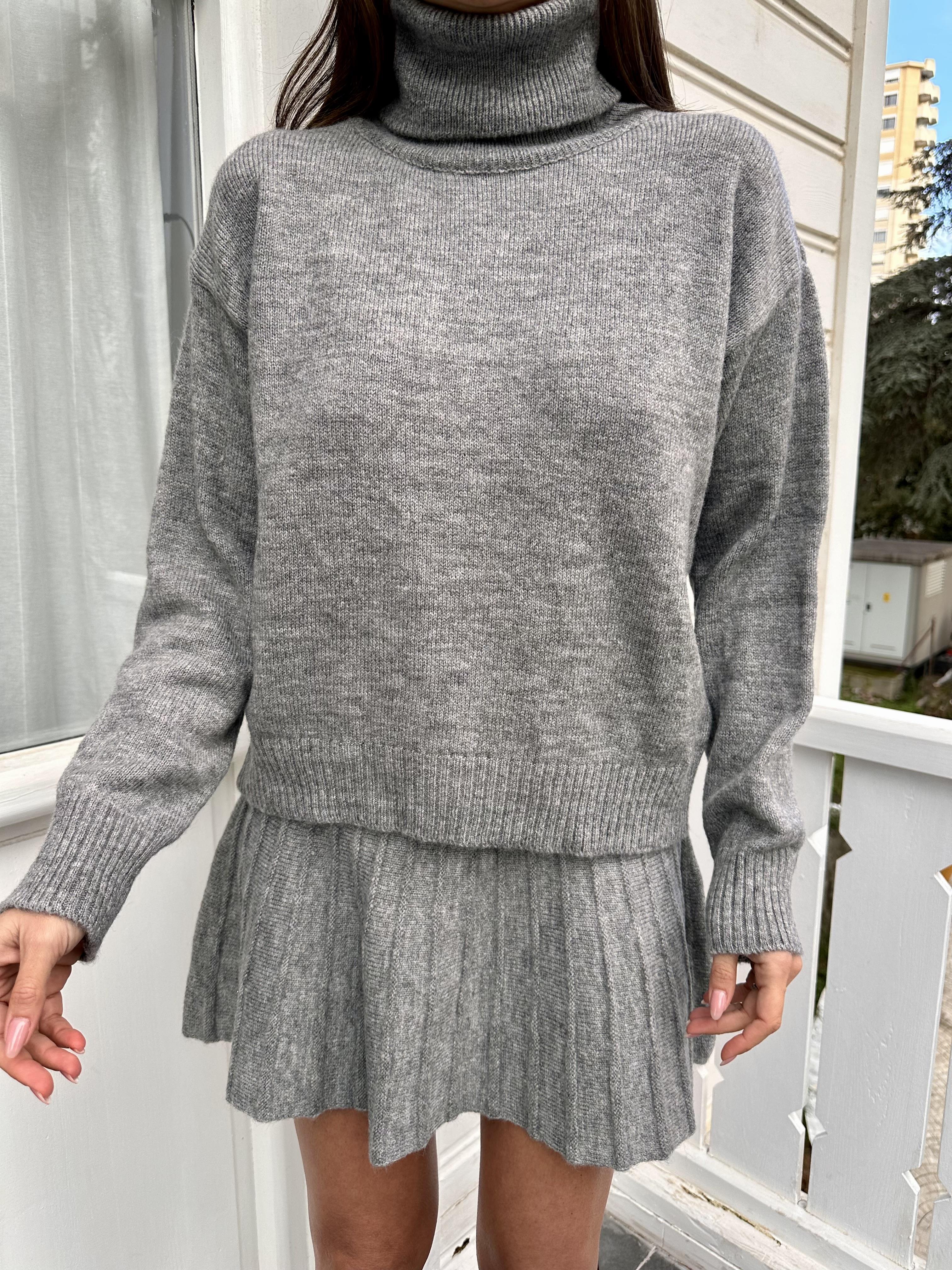 Gri triko etek takım