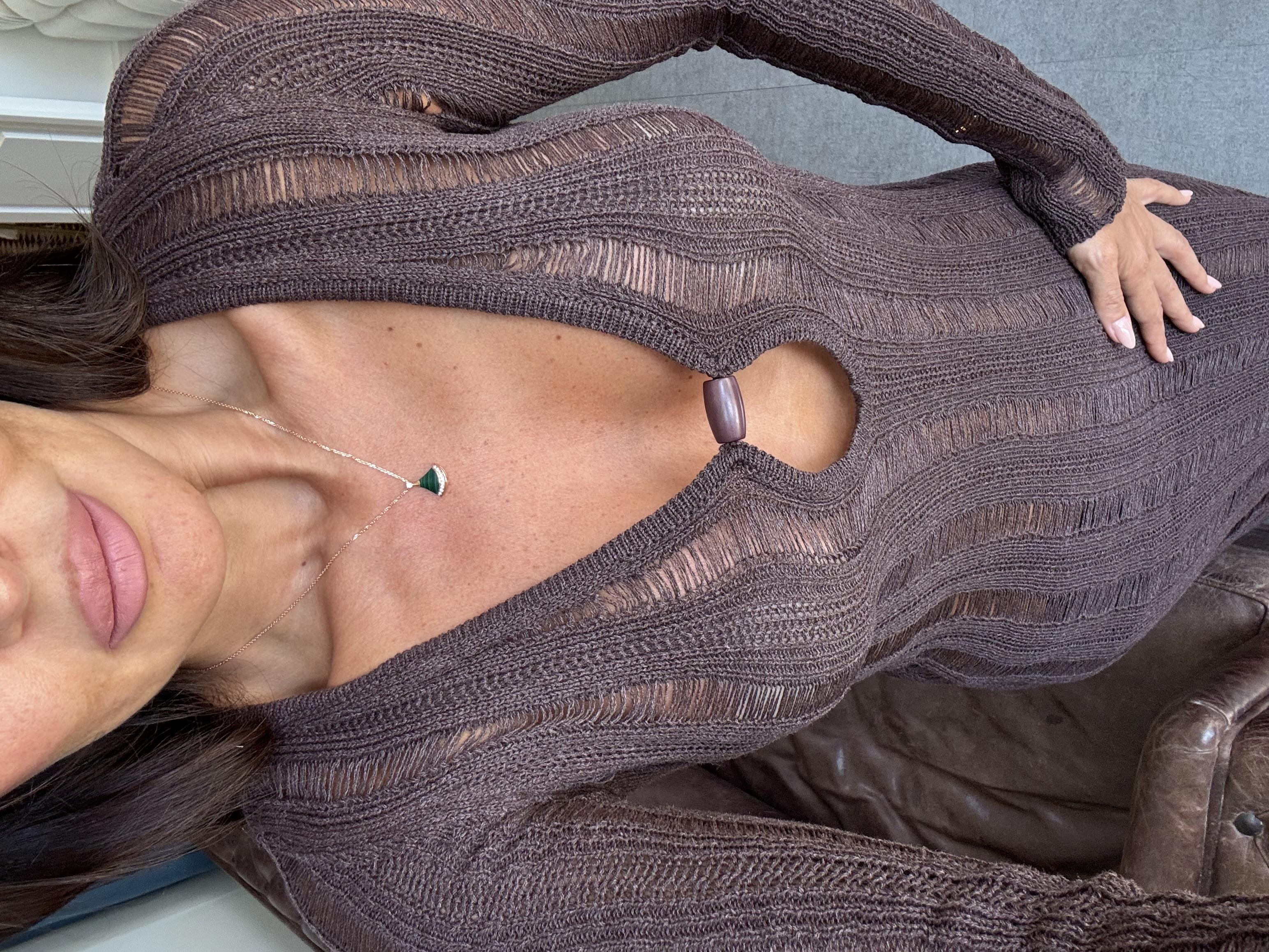 Kahve V Yaka Sökük Detaylı Elbise