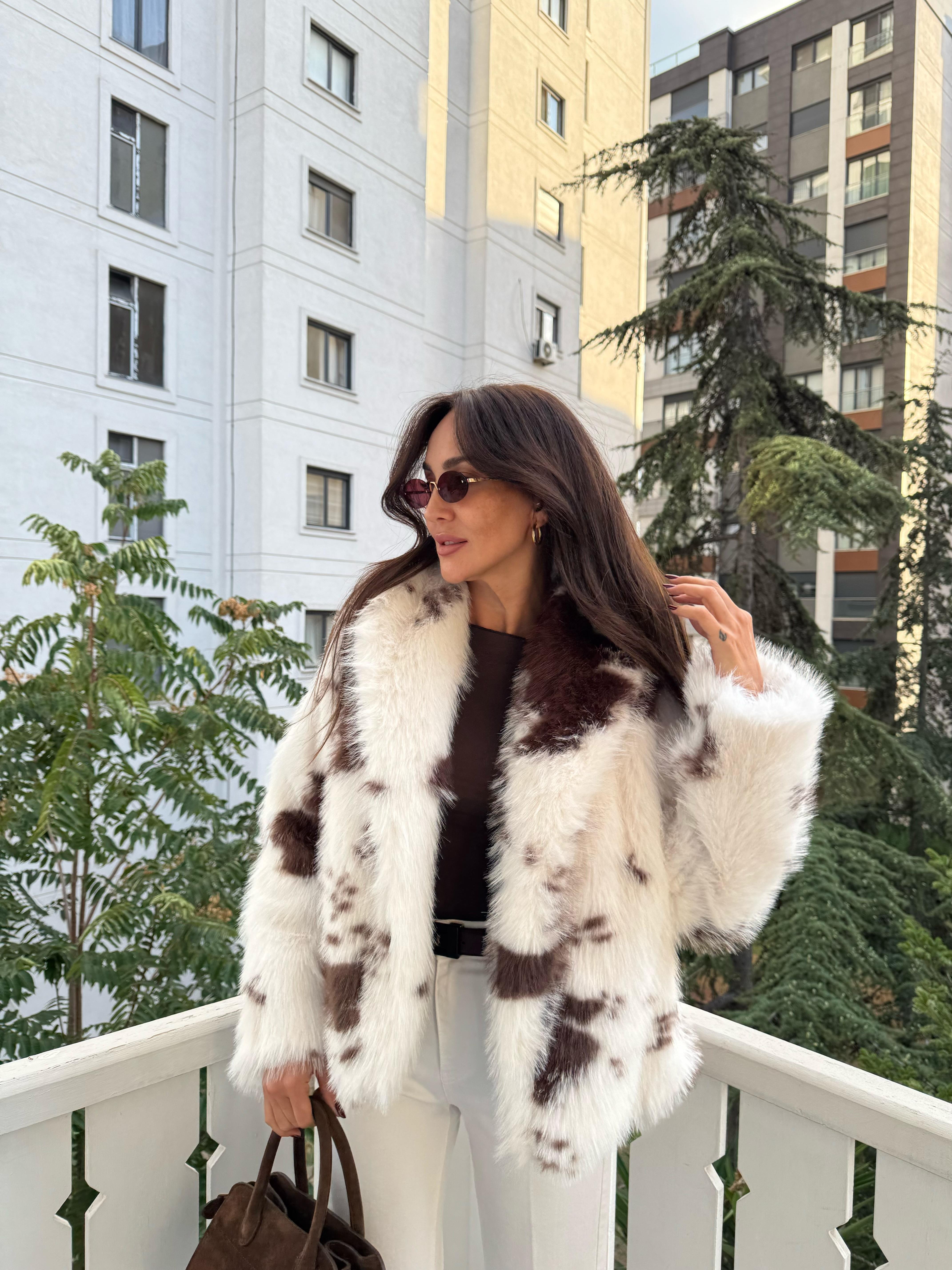 Kahve-Beyaz Desenli Kürk Ceket