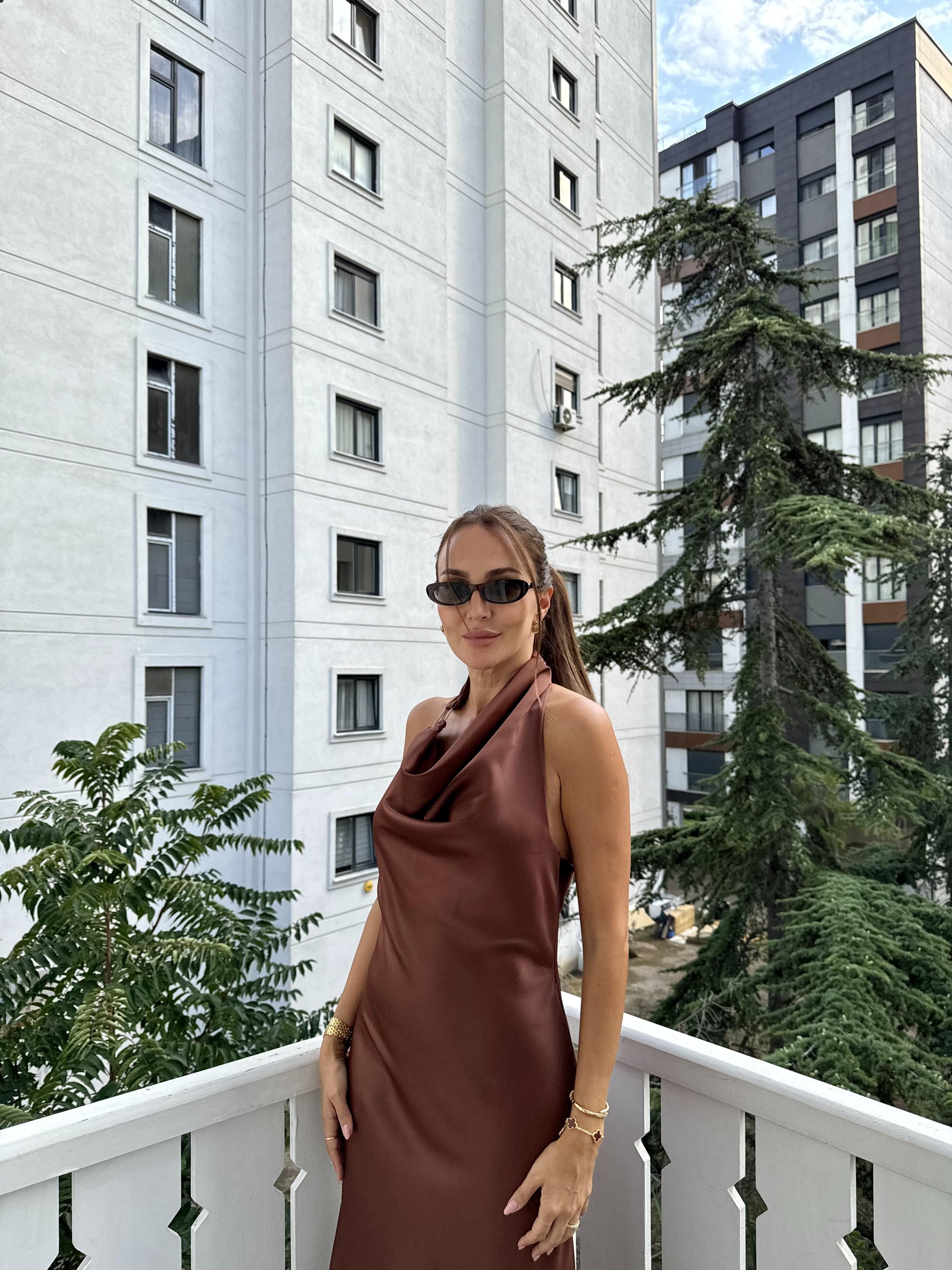Kahve Boyundan Bağlamalı Saten Kadın Elbise